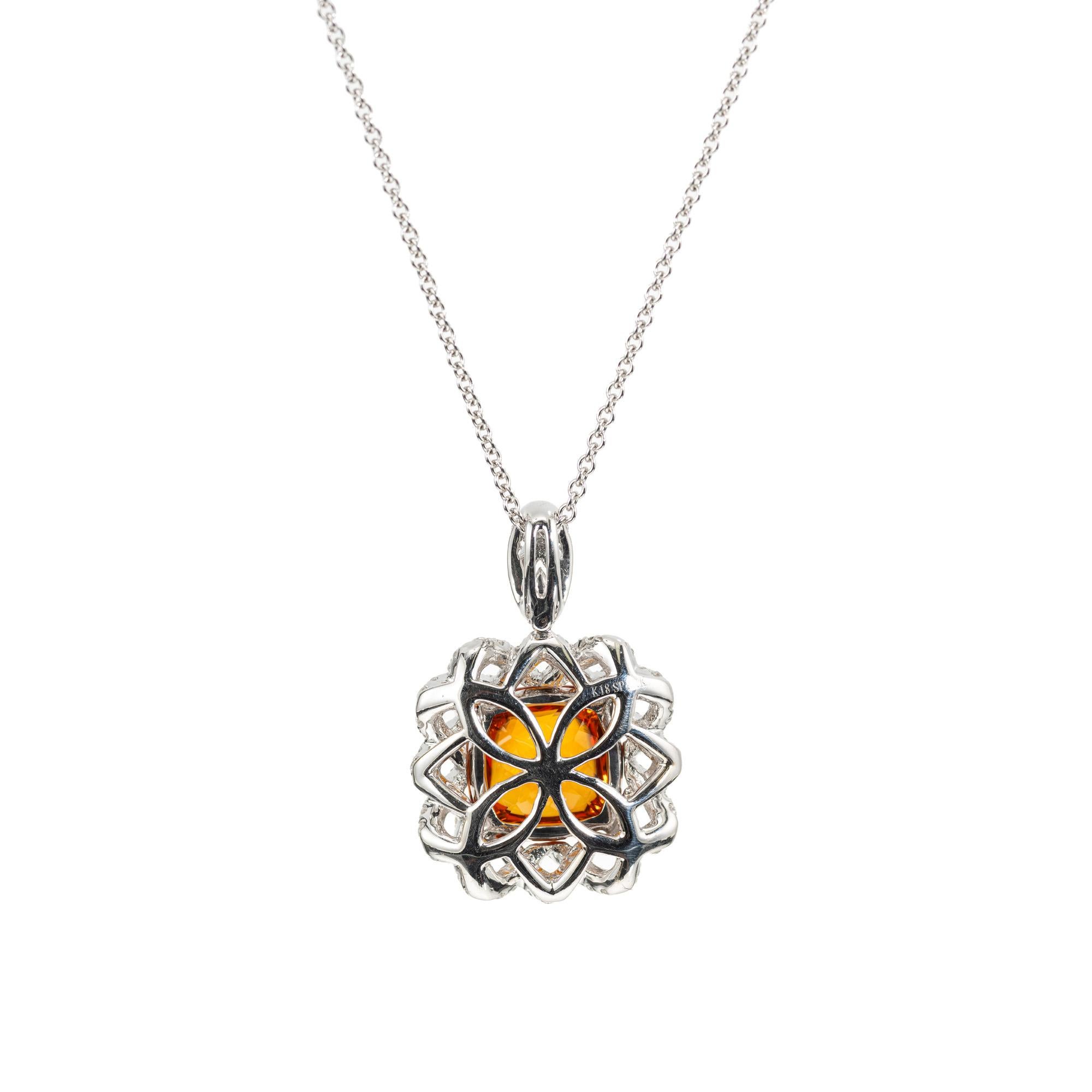Collana con ciondolo in oro bianco Spark 4,5 carati taglio cuscino con diamante Citrino Halo In condizioni Nuovo in vendita a Stamford, CT