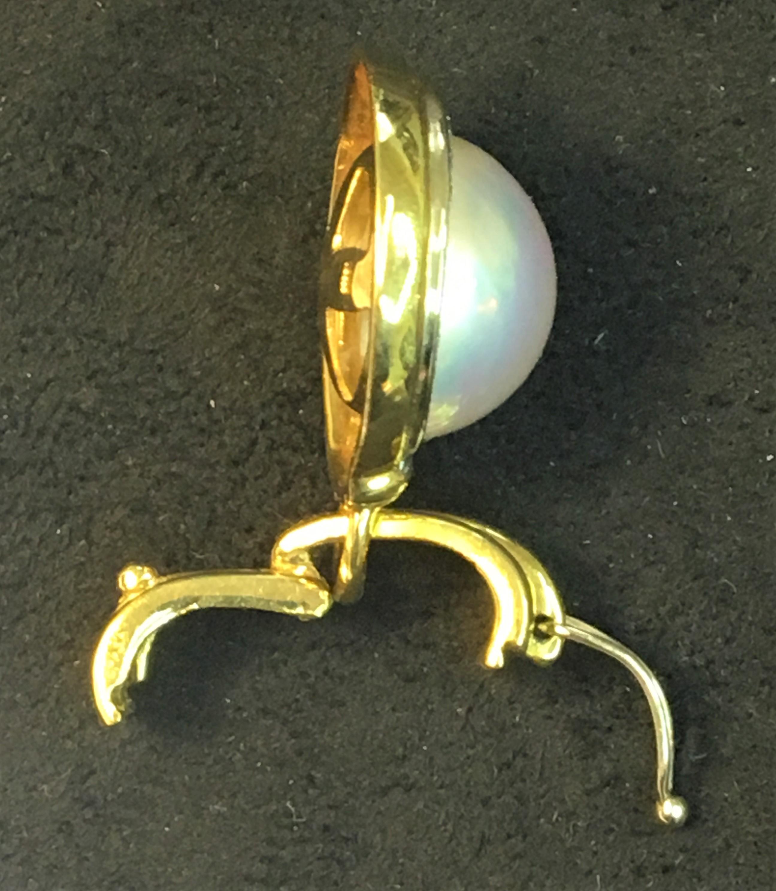 This beautiful piece can be worn every day or dressed up for an event!  It's the perfect classic gift!
Spark Creations, Inc.  2000
18 karat yellow gold round pendant with decorative hinged bail with safety
White mabe pearl, approximately 14mm