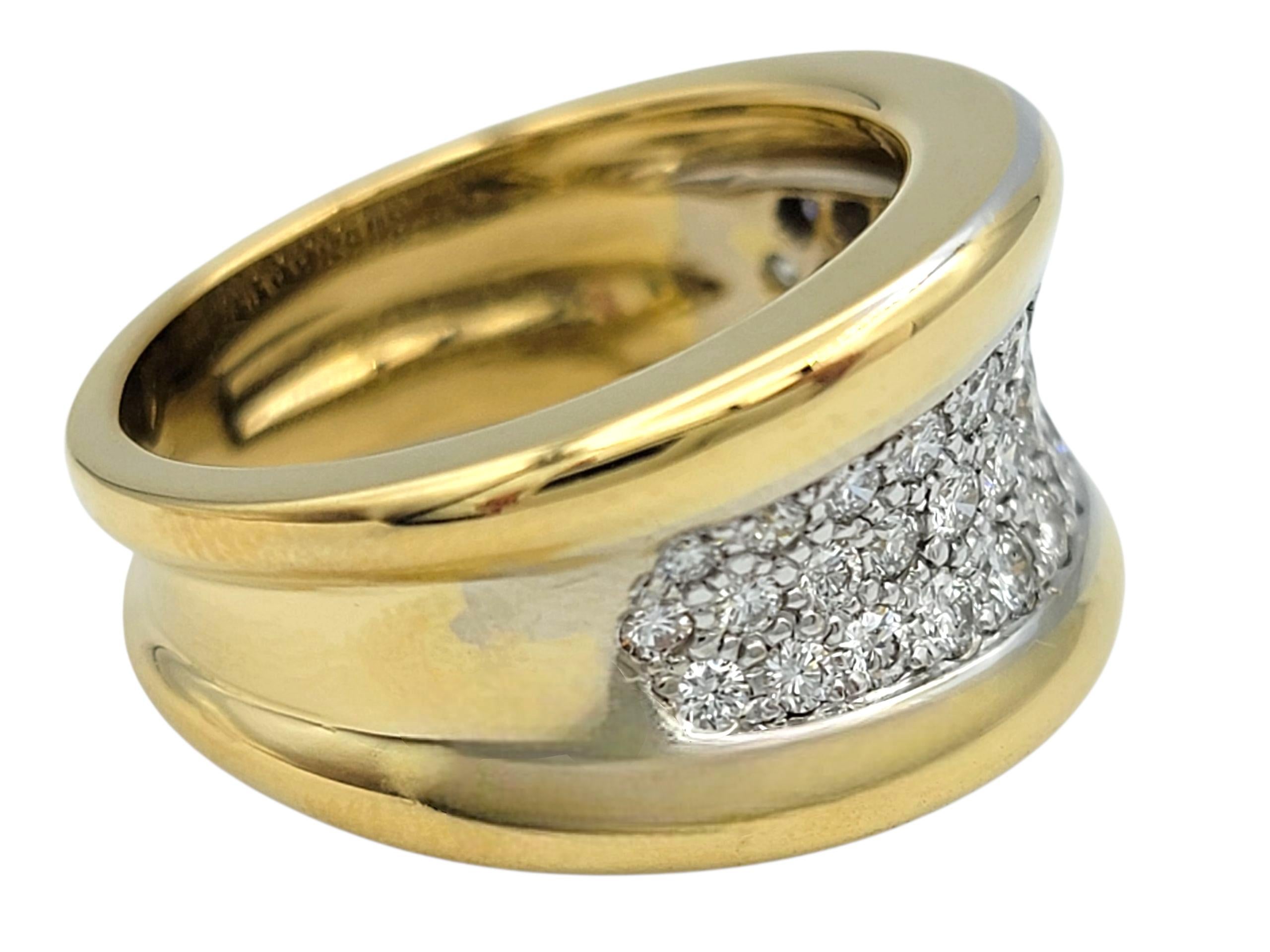 Spark Creations Pavé Diamond Concave Band Ring aus 18 Karat Weiß- und Gelbgold Damen im Angebot