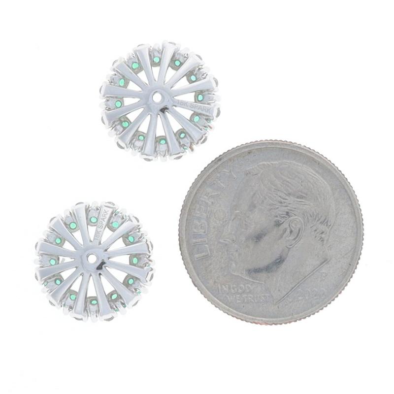 Spark Smaragd-Diamant-Halo-Ohrstecker Weißgold-Anhänger Weißgold 18k .89ctw Ohrstecker Jacken (Rundschliff)
