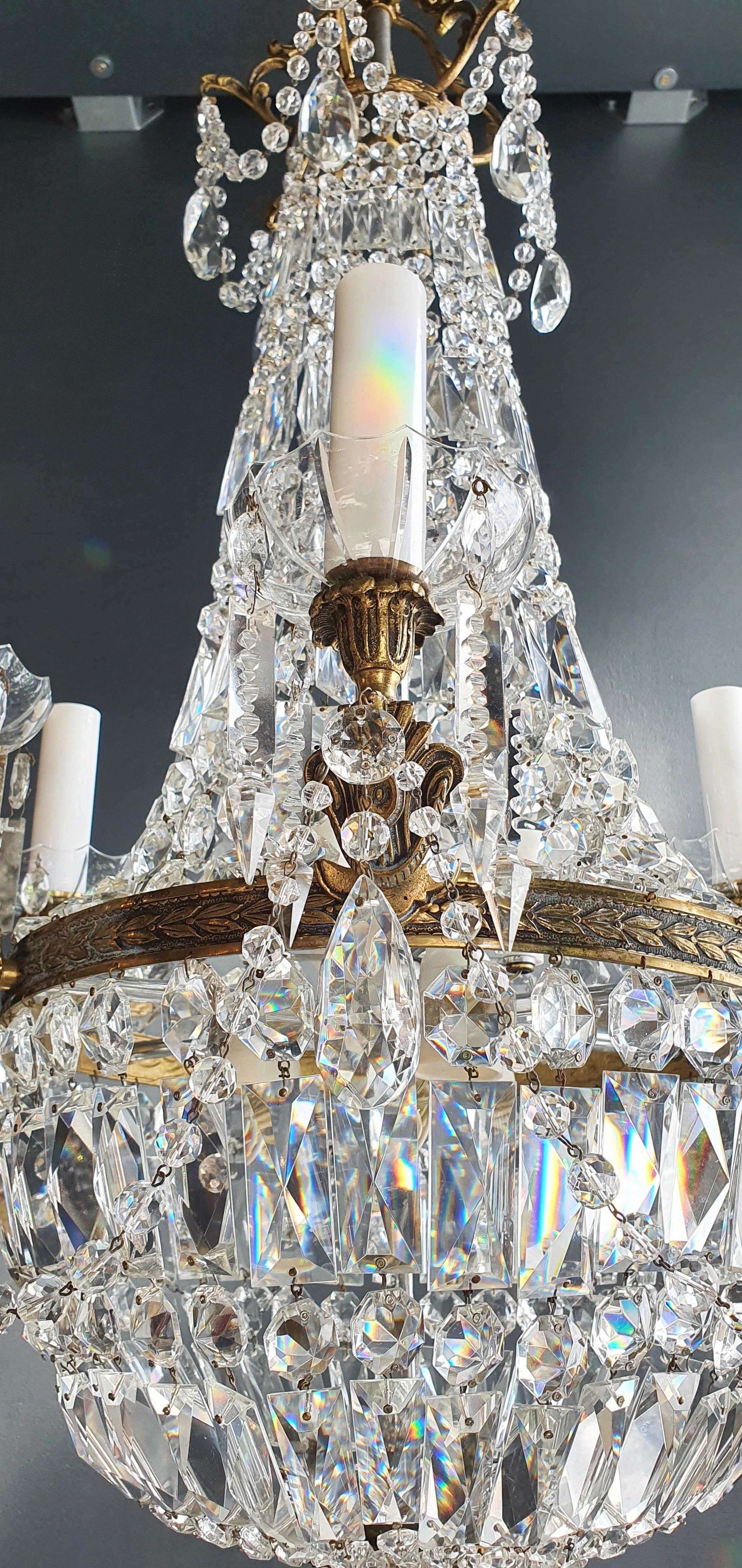 Presenting an exquisite vintage chandelier that has been lovingly and professionally restored in Berlin. Its electrical wiring has been adapted to work seamlessly in the US, making it ready for immediate use. The chandelier has undergone re-wiring