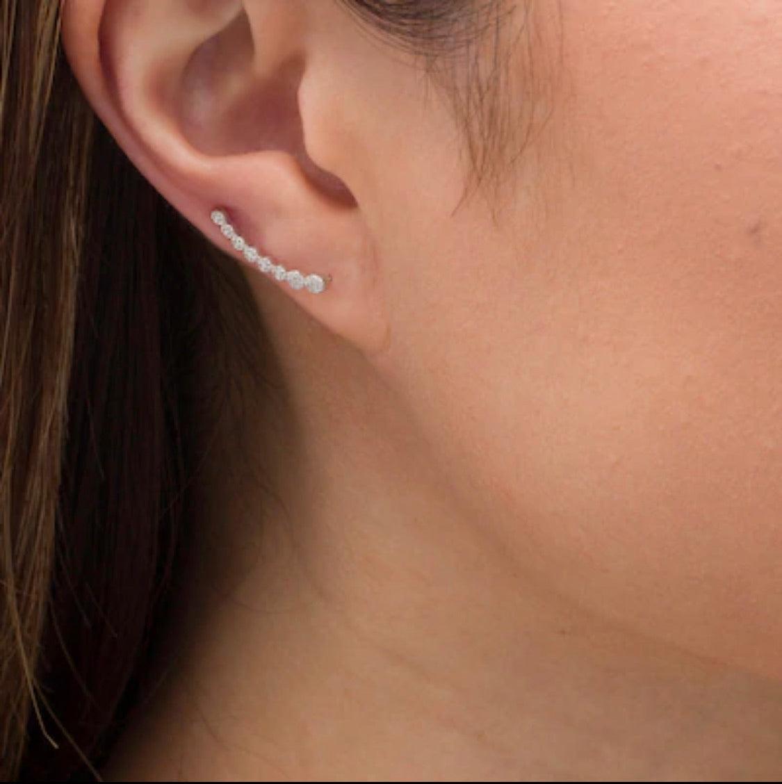 Grezzo Scintilla con stile con l'orecchino Crawler con diamanti in oro bianco 10K in vendita