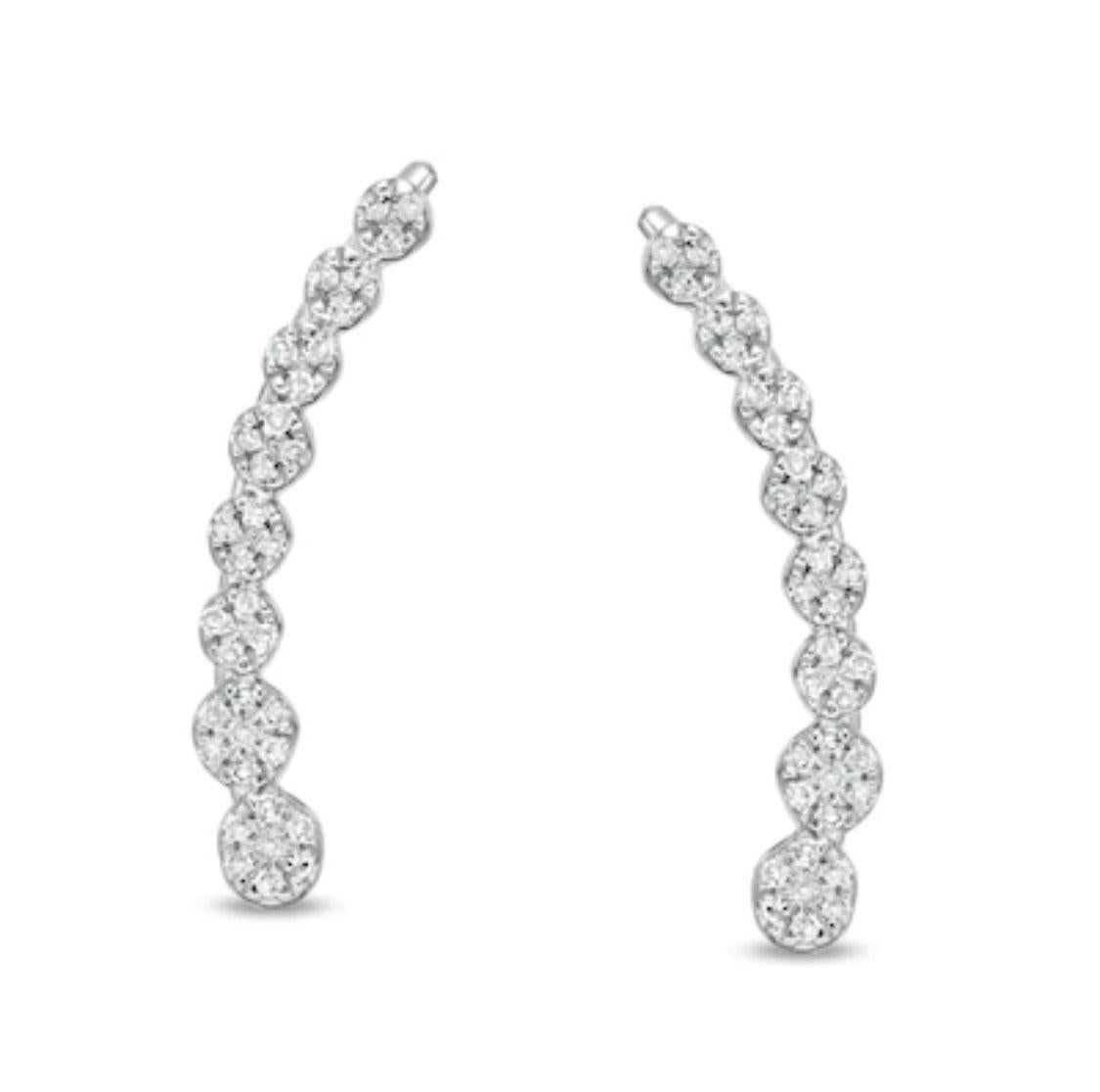 Scintilla con stile con l'orecchino Crawler con diamanti in oro bianco 10K In condizioni buone in vendita a New York, NY