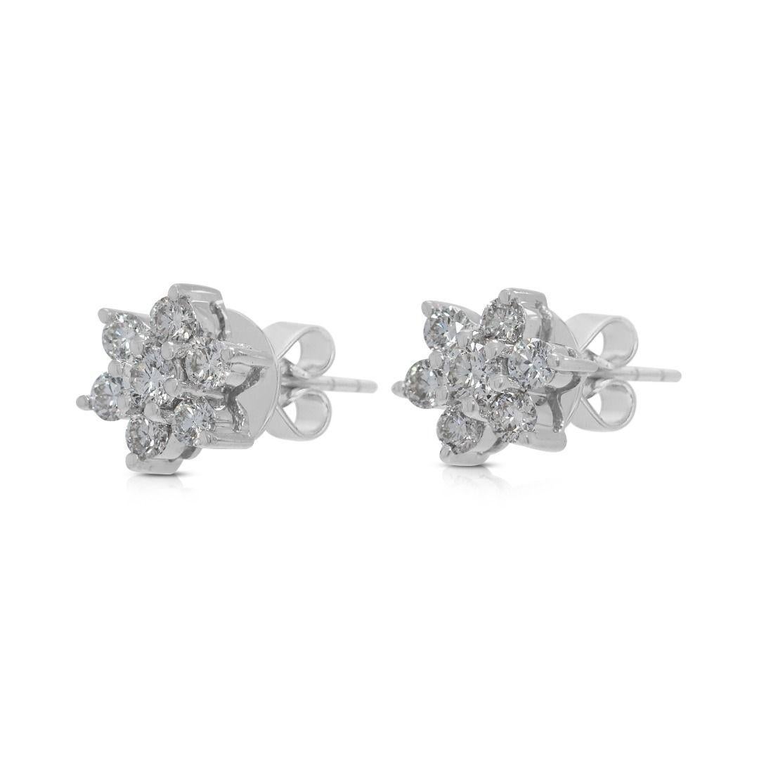 Sparkling 0.22ct Natural Diamond Flower Stud Earrings in 18K White Gold In condizioni ottime in vendita a רמת גן, IL