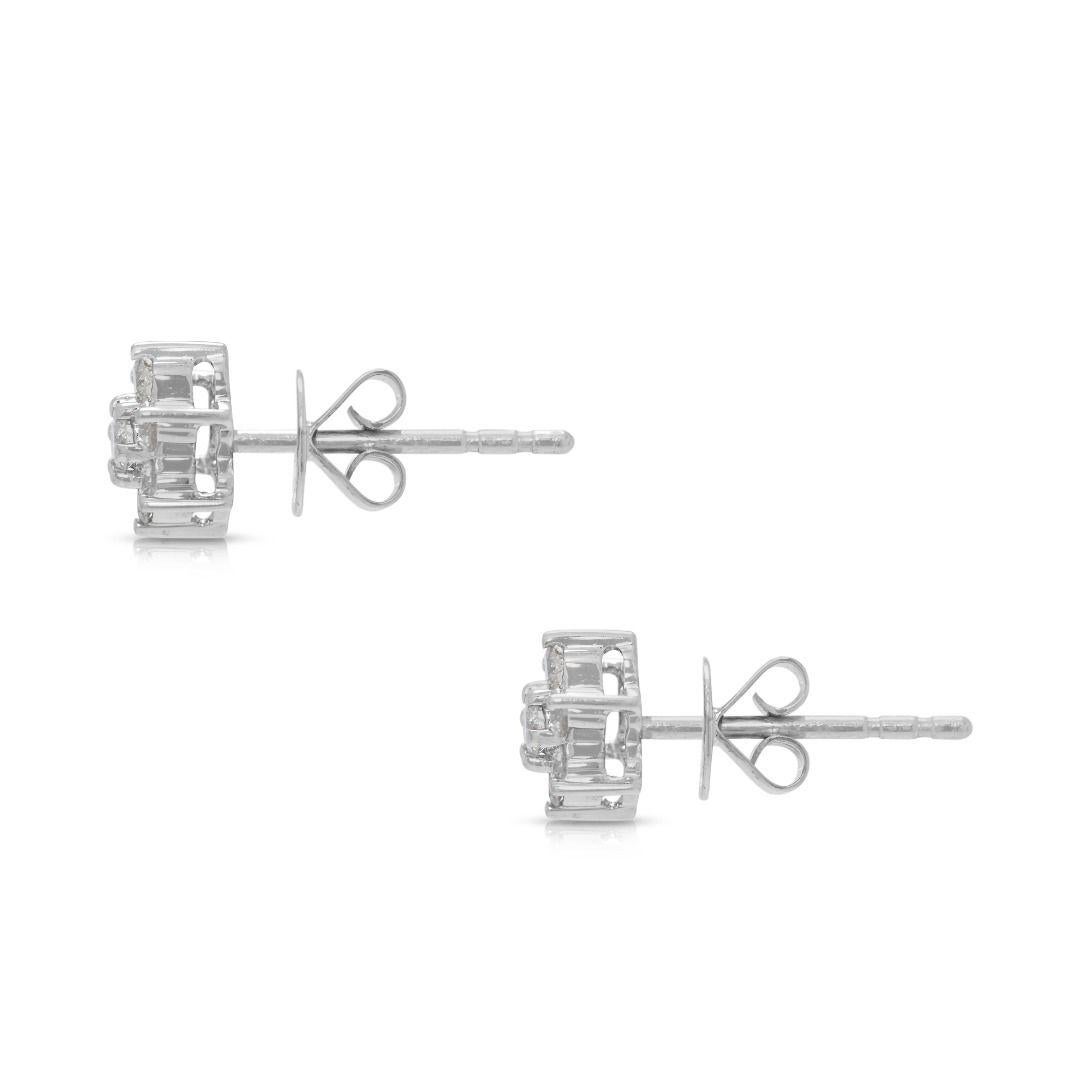 da uomo o donna Sparkling 0.22ct Natural Diamond Flower Stud Earrings in 18K White Gold in vendita