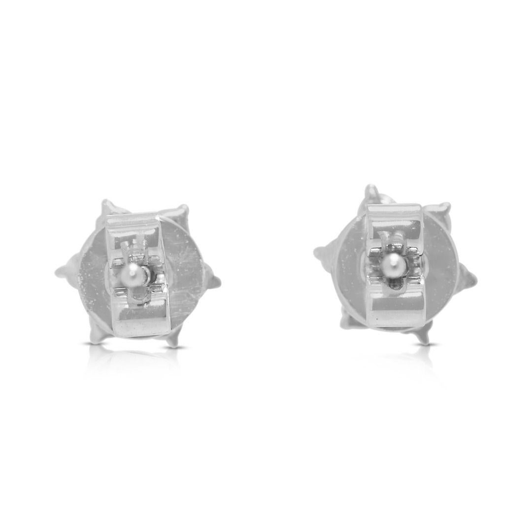 Sparkling 0.22ct Natural Diamond Flower Stud Earrings in 18K White Gold in vendita 1