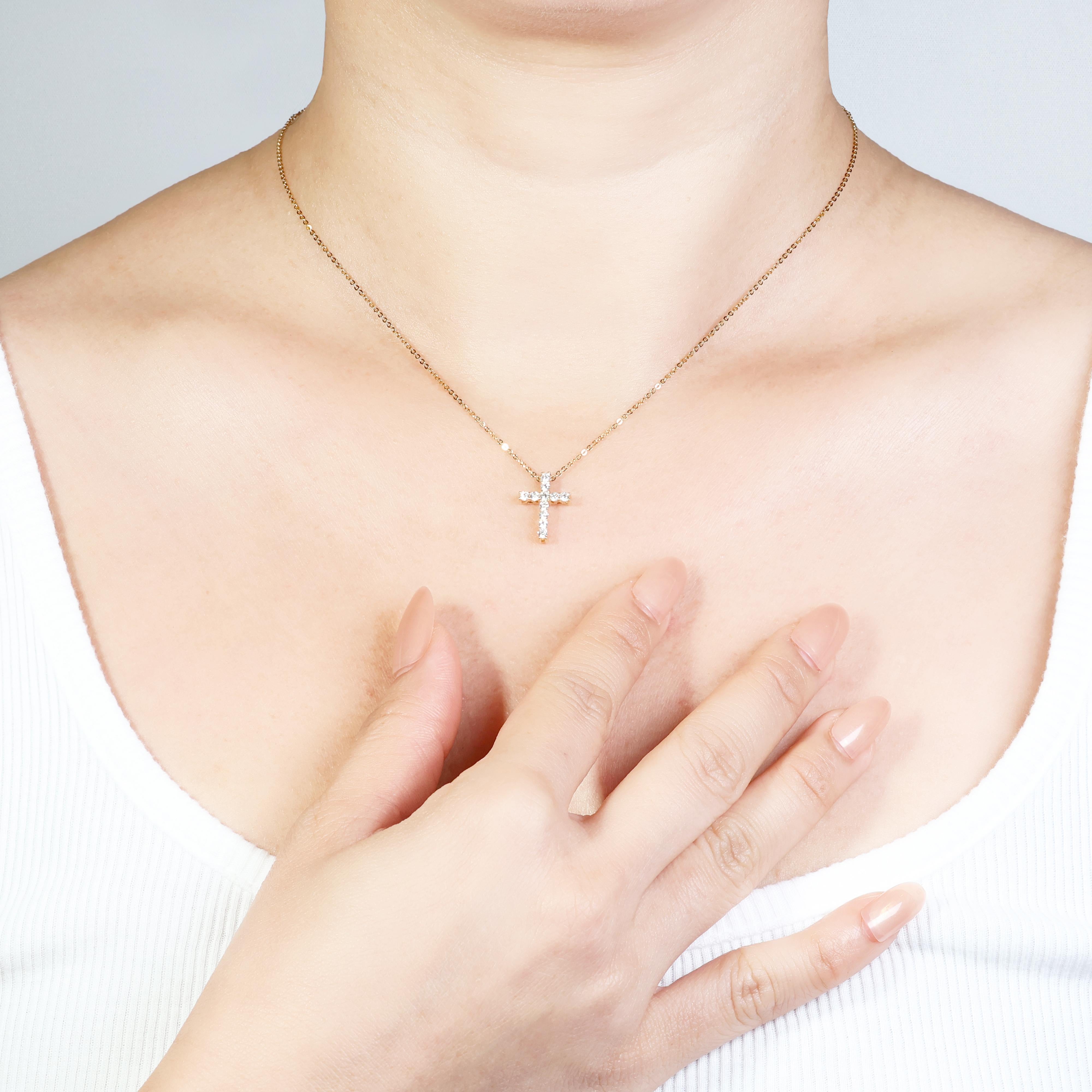 Sparkling 0.30 carat Natural Diamond Necklace in 18K Yellow Gold 2
