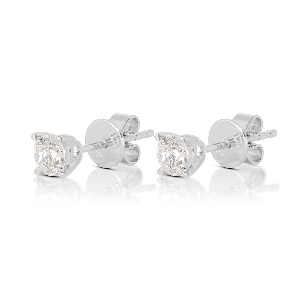 Sparkling 0.30ct Round Brilliant Natural Diamond Stud Earrings in 18K White Gold In New Condition For Sale In רמת גן, IL