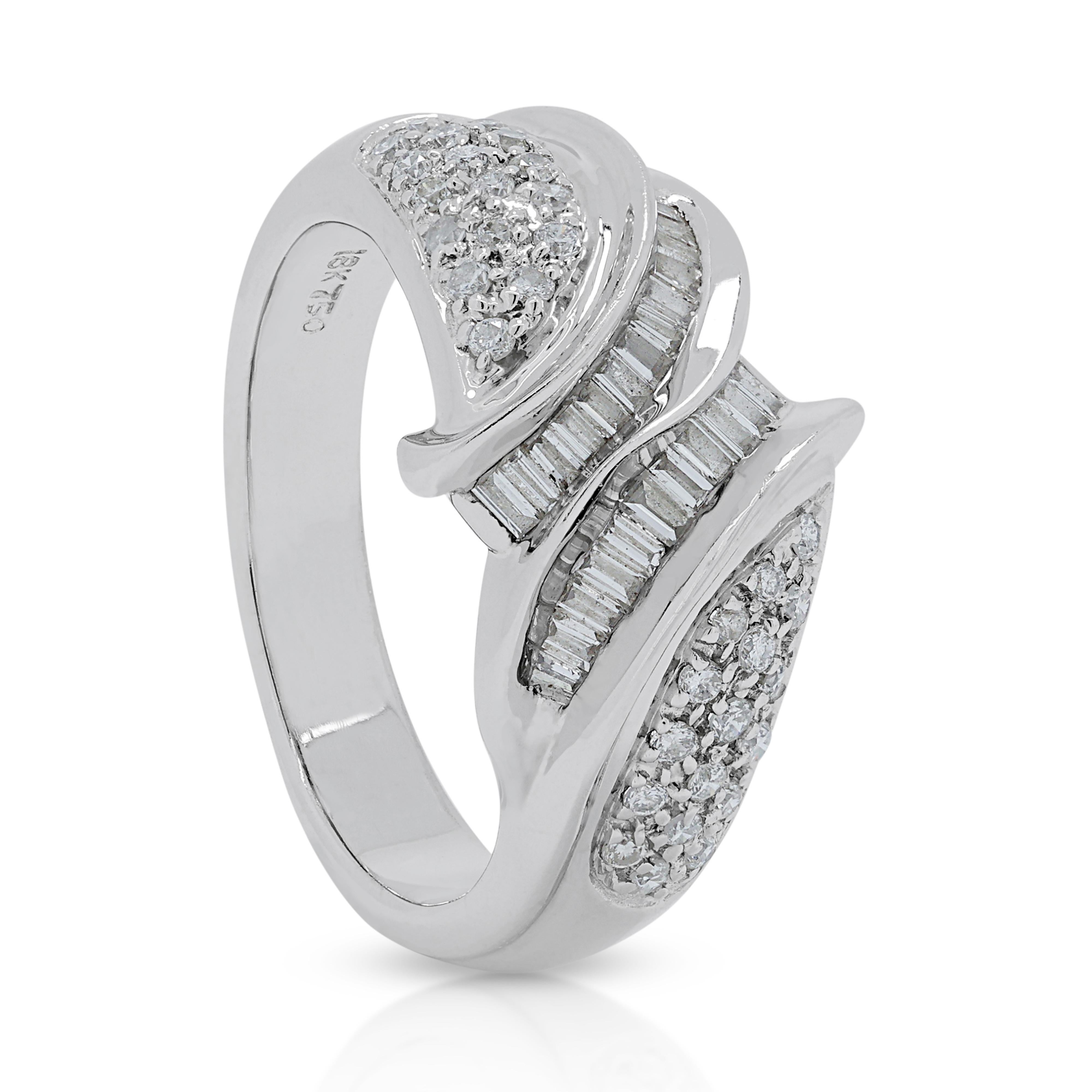 Women's Sparkling 0.45ct Diamonds Cluster Ring in 18K White Gold For Sale