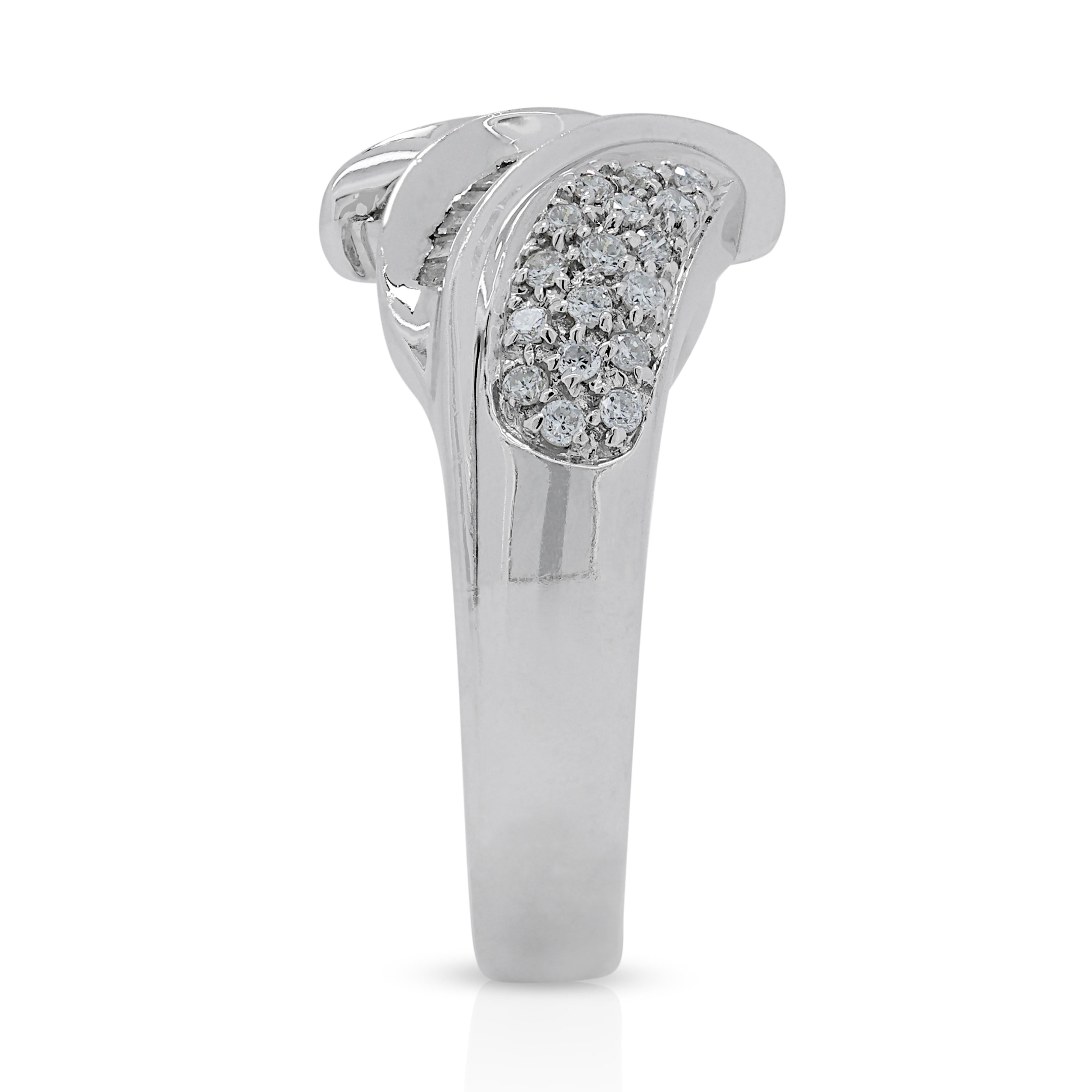 Sparkling 0.45ct Diamonds Cluster Ring in 18K White Gold For Sale 1