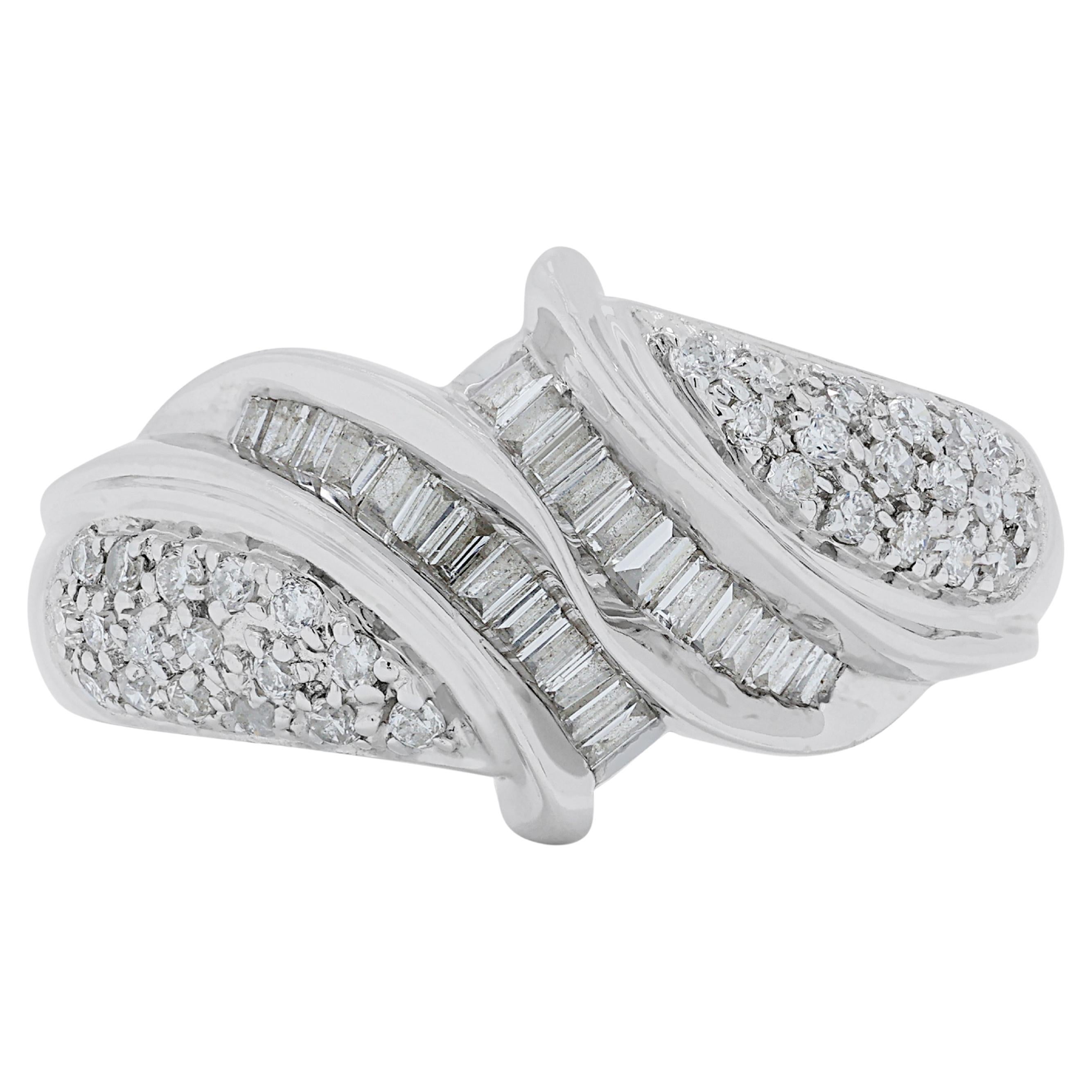 Sparkling 0.45ct Diamonds Cluster Ring in 18K White Gold For Sale
