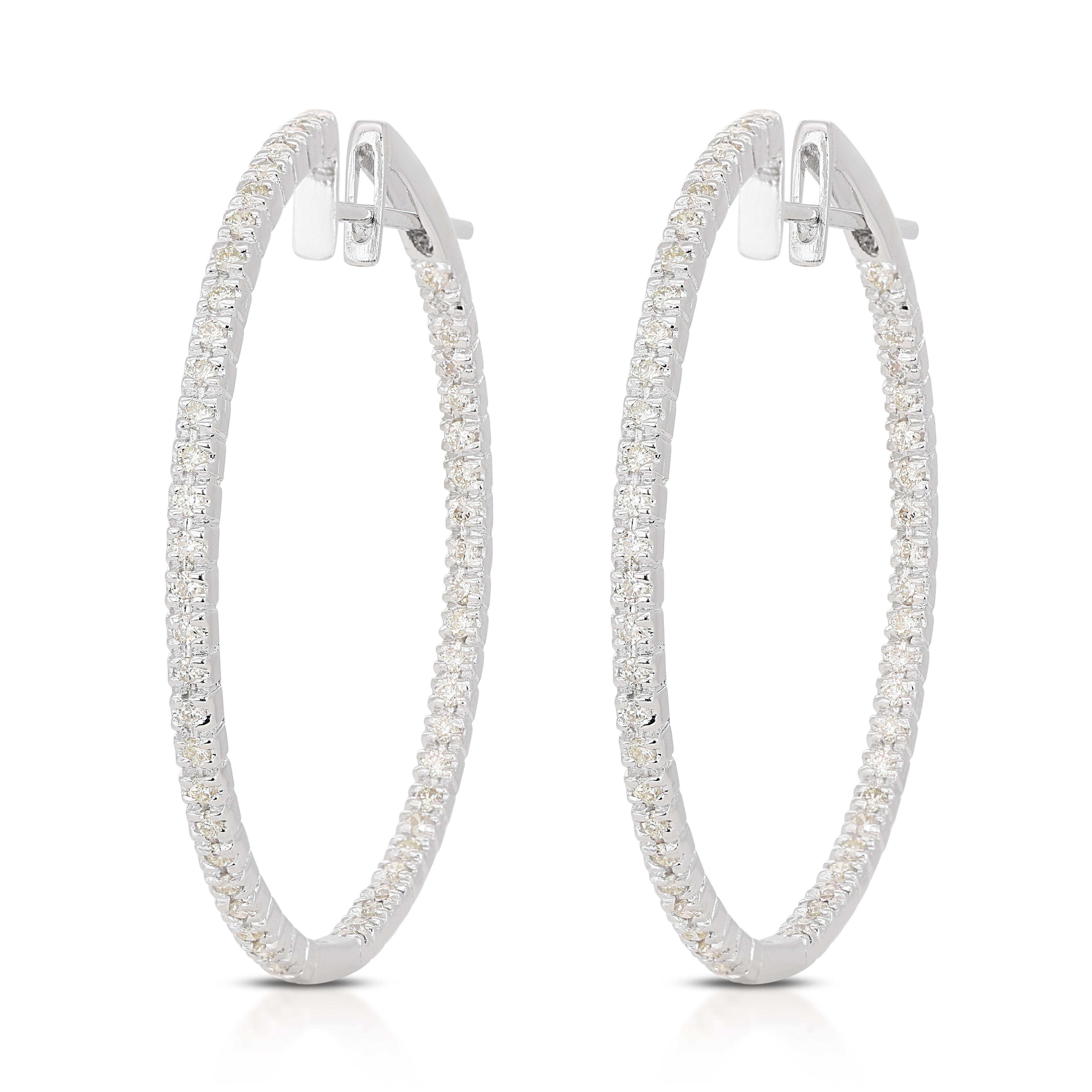 Sparkling 0.51ct Diamond Hoop Earrings in 18K White Gold In New Condition For Sale In רמת גן, IL