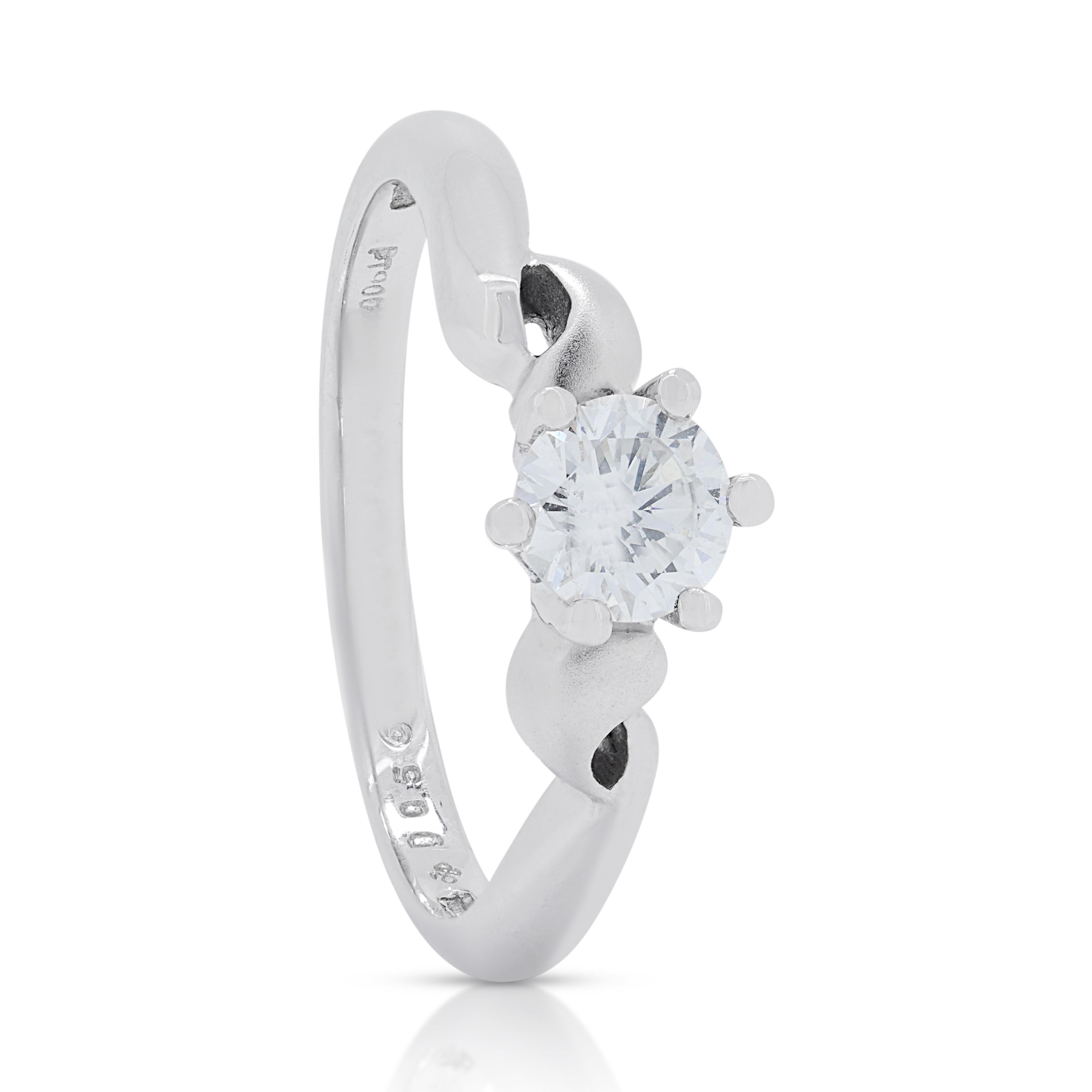 Sparkling 0.56ct Diamond Solitaire Ring in Platinum For Sale 2