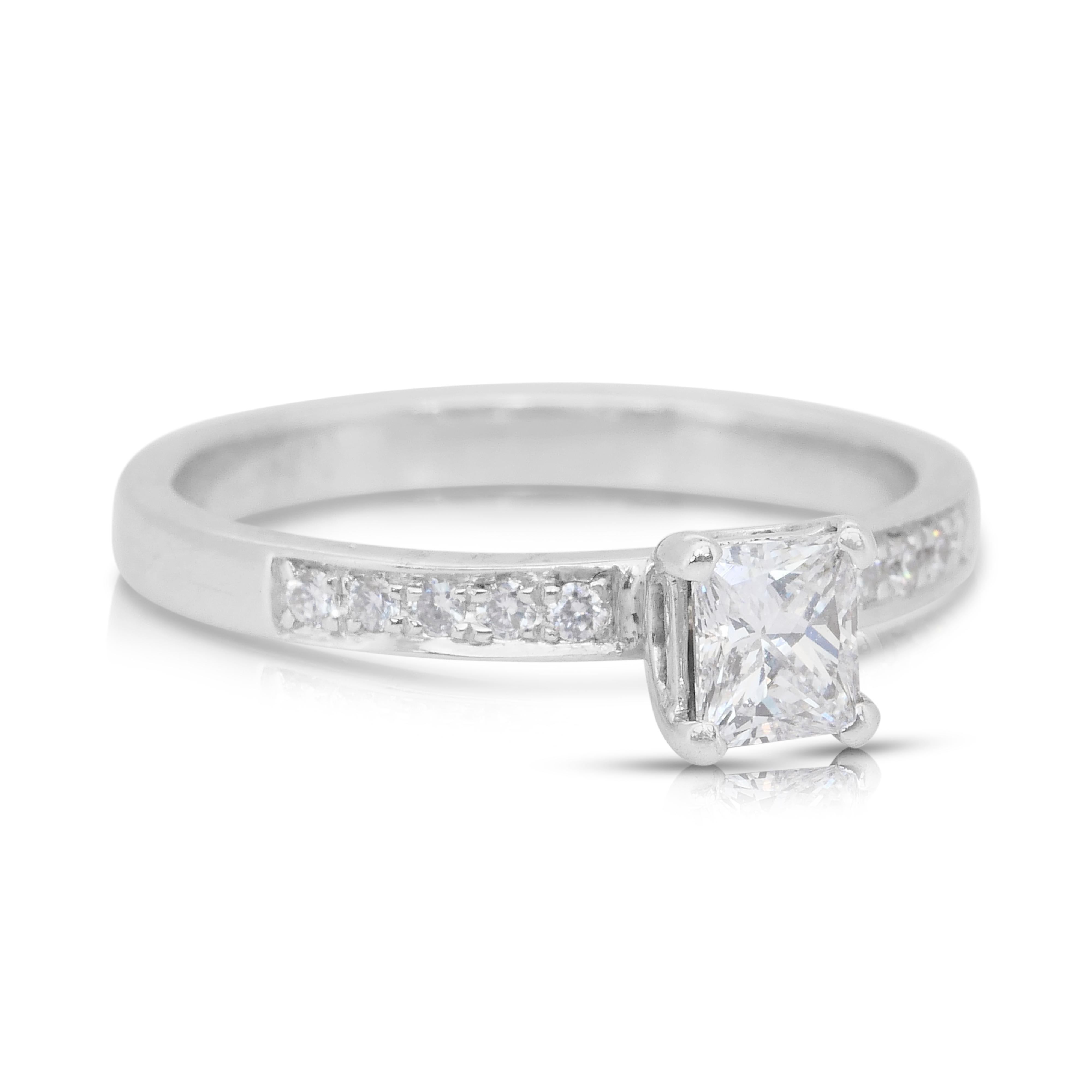 Taille princesse Bague pavée de 0,59ct de diamants en or blanc 14k - Certifiée IGI en vente