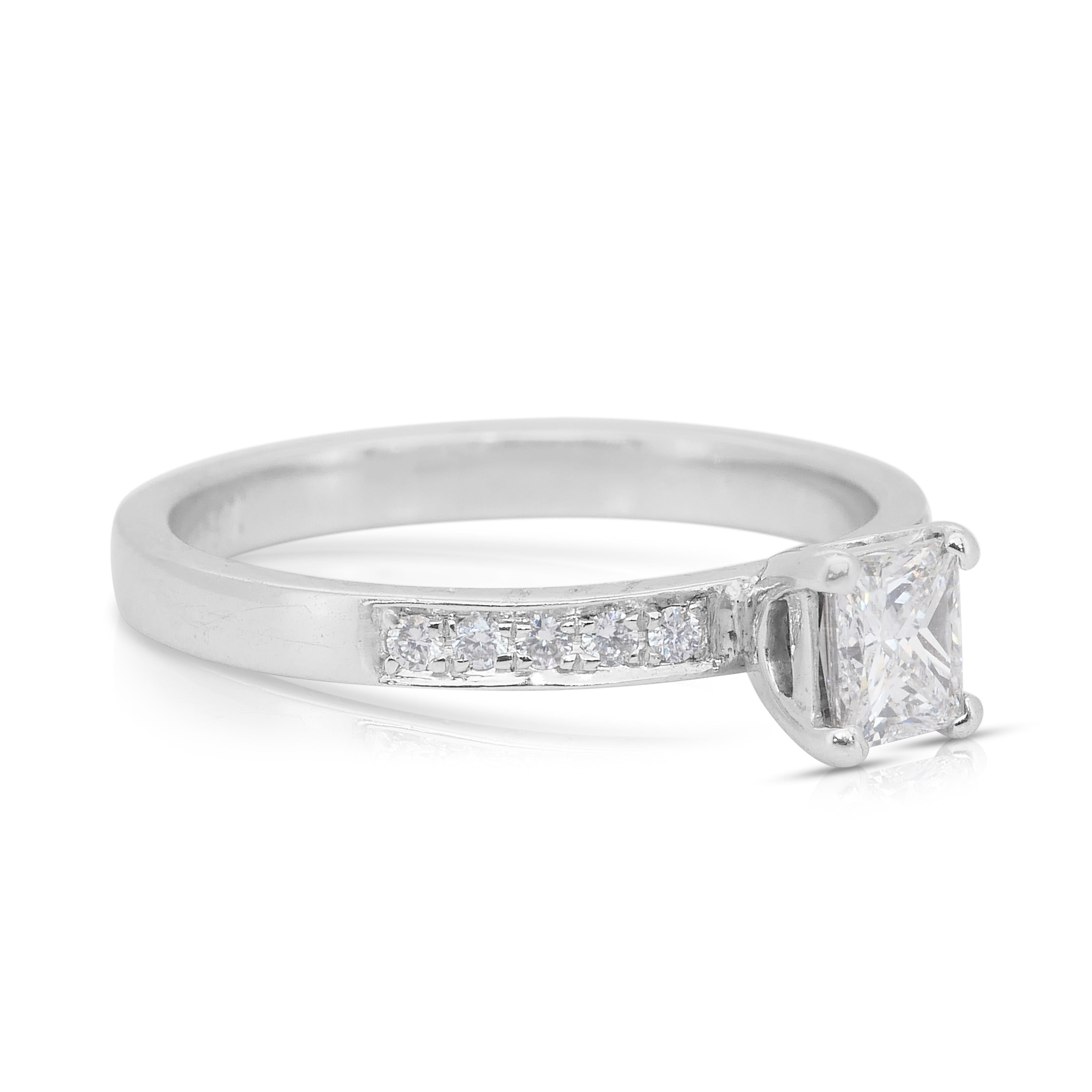 Bague pavée de 0,59ct de diamants en or blanc 14k - Certifiée IGI Neuf - En vente à רמת גן, IL