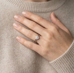 Bague en or blanc 18 carats avec grappe florale de diamants naturels de 0,60 carats Whiting