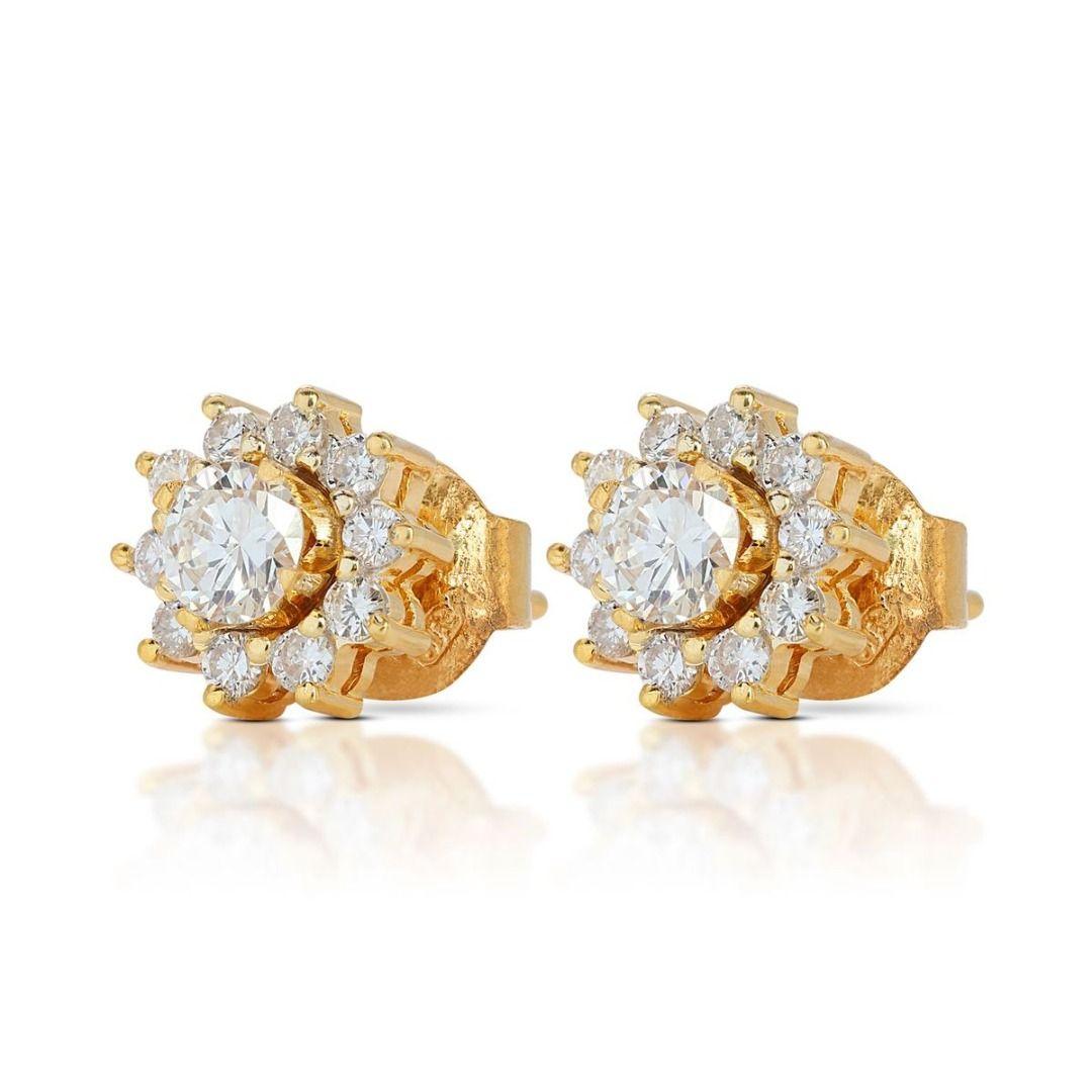 Sparkling 0.78ct Flower Diamond Earrings set in 22K Yellow Gold In New Condition In רמת גן, IL