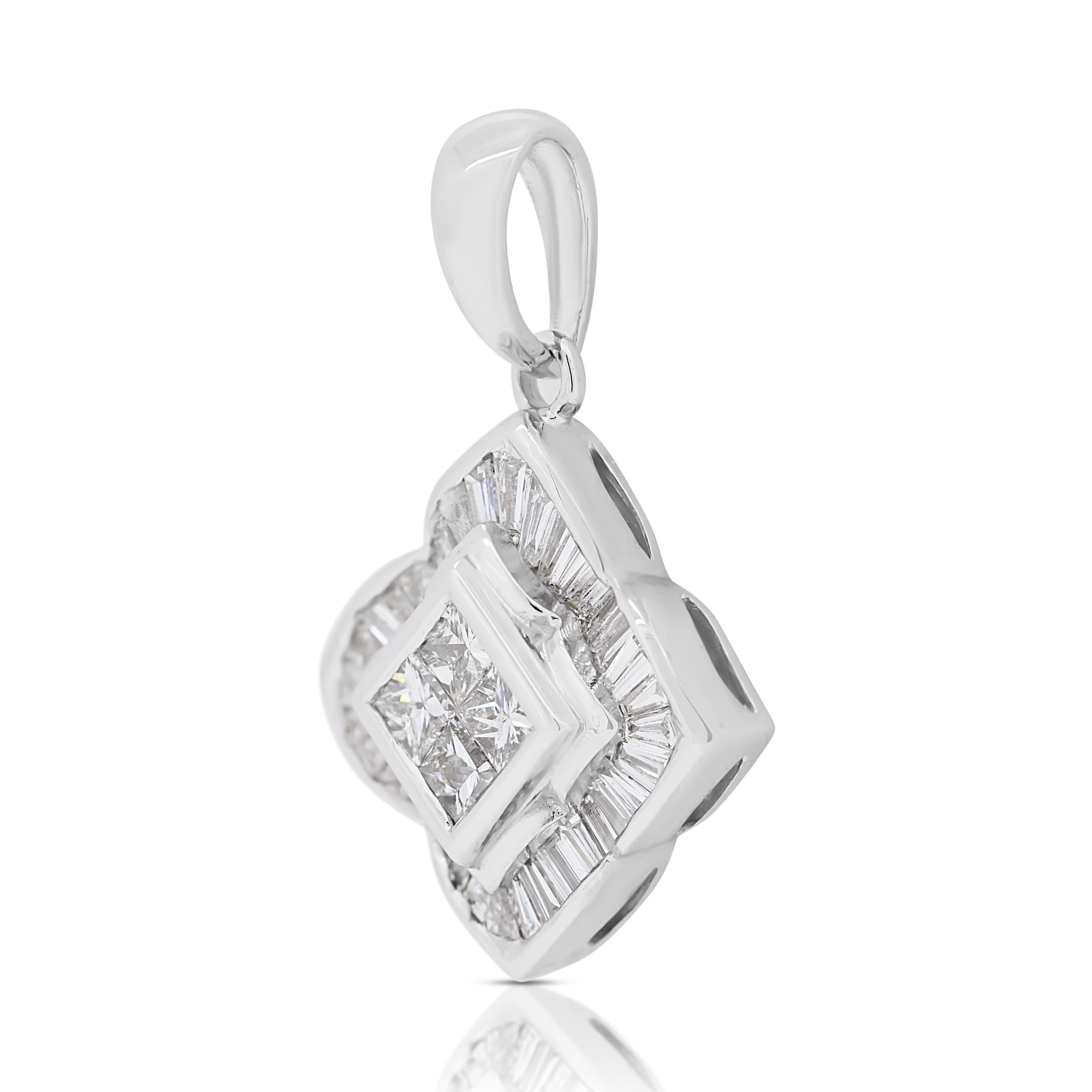Taille princesse Pendentif étincelant en or blanc 18 carats avec diamant naturel de 0,78 carat en vente