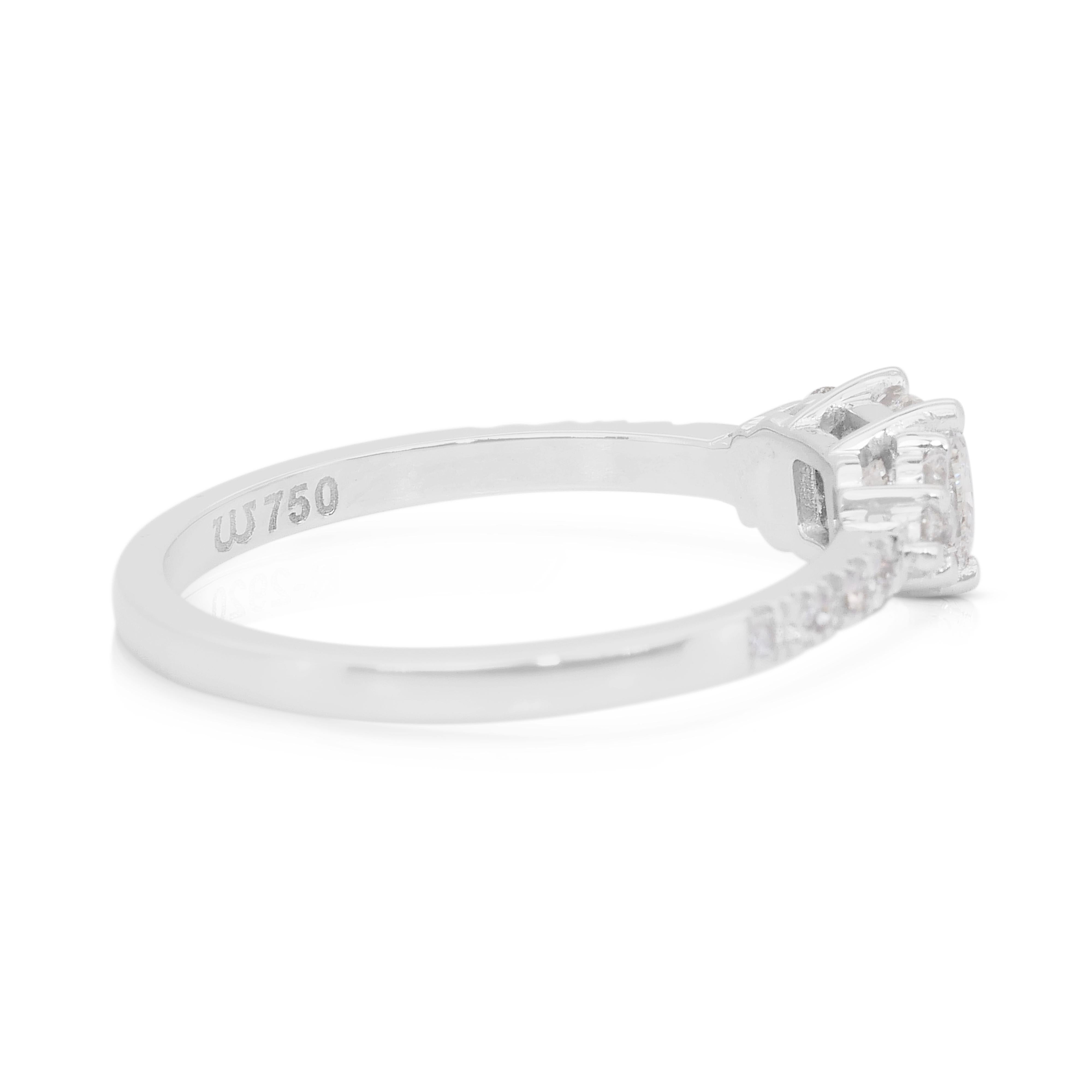 Cushion Cut Sparkling 0.79ct Diamonds Ring in 18k White Gold - GIA Certified For Sale