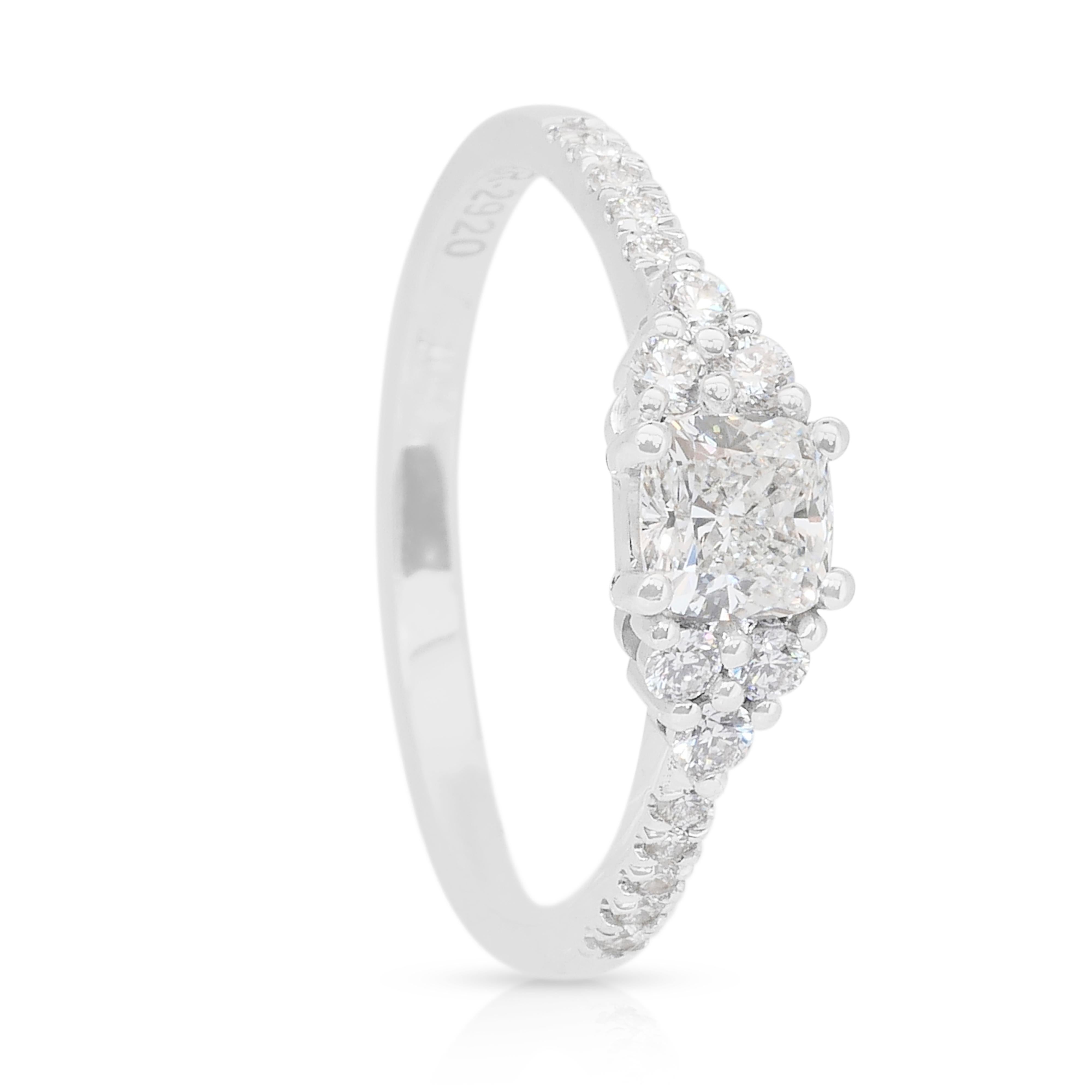 Sparkling 0.79ct Diamonds Ring in 18k White Gold - GIA Certified For Sale 2