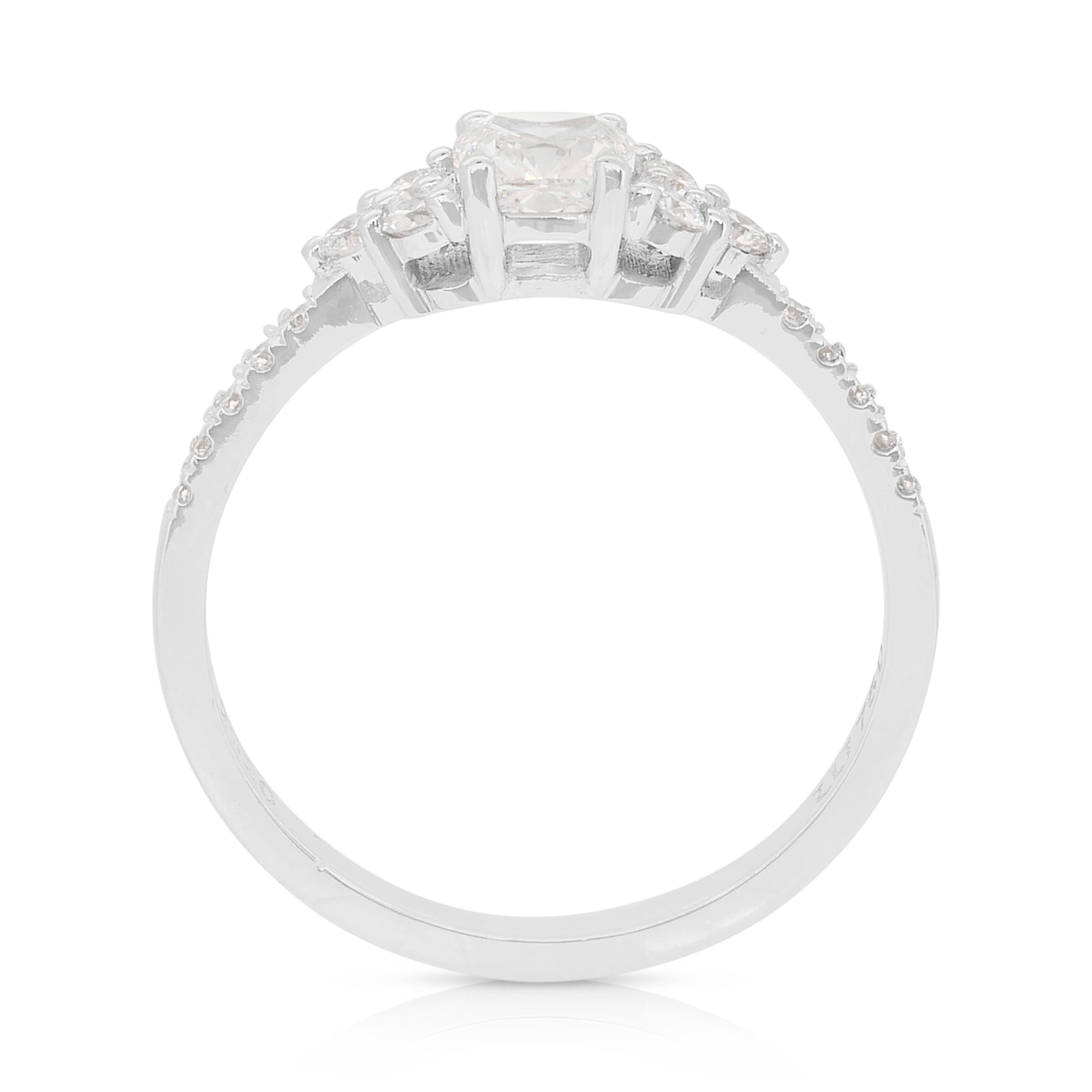 Sparkling 0.79ct Diamonds Ring in 18k White Gold - GIA Certified For Sale 3