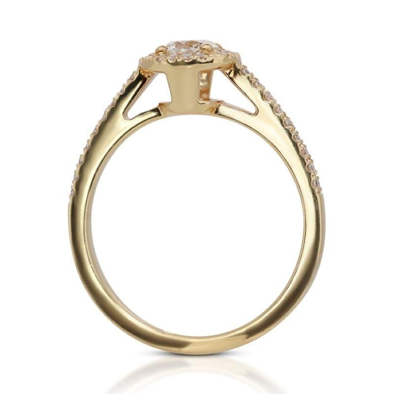 Sparkling 0.8 Carat Round Brilliant Diamond Ring in 18K Yellow Gold In New Condition For Sale In רמת גן, IL
