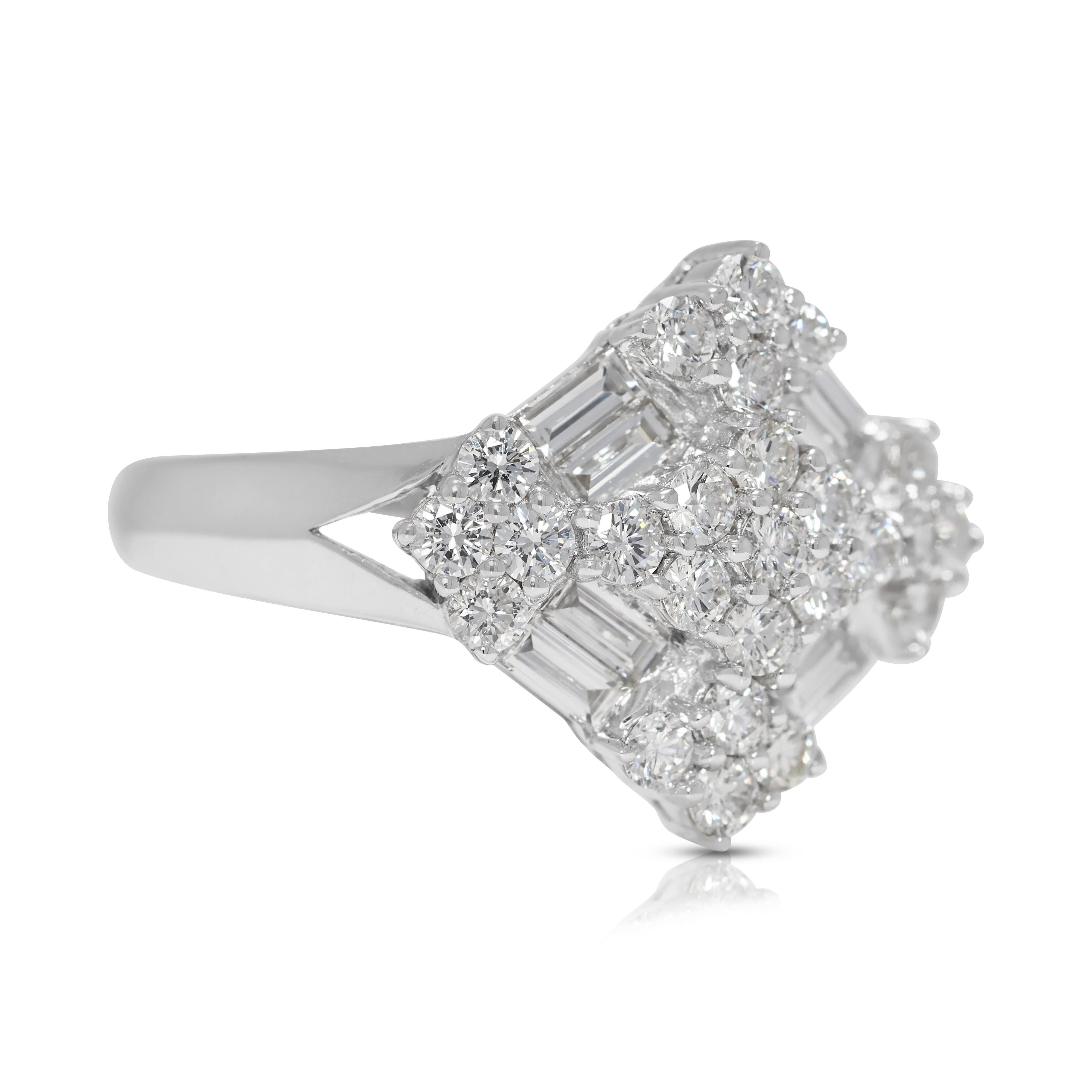 Statement-Ring aus 18 Karat Weißgold mit funkelndem 0,86 Karat natürlichem Diamant (Rundschliff) im Angebot