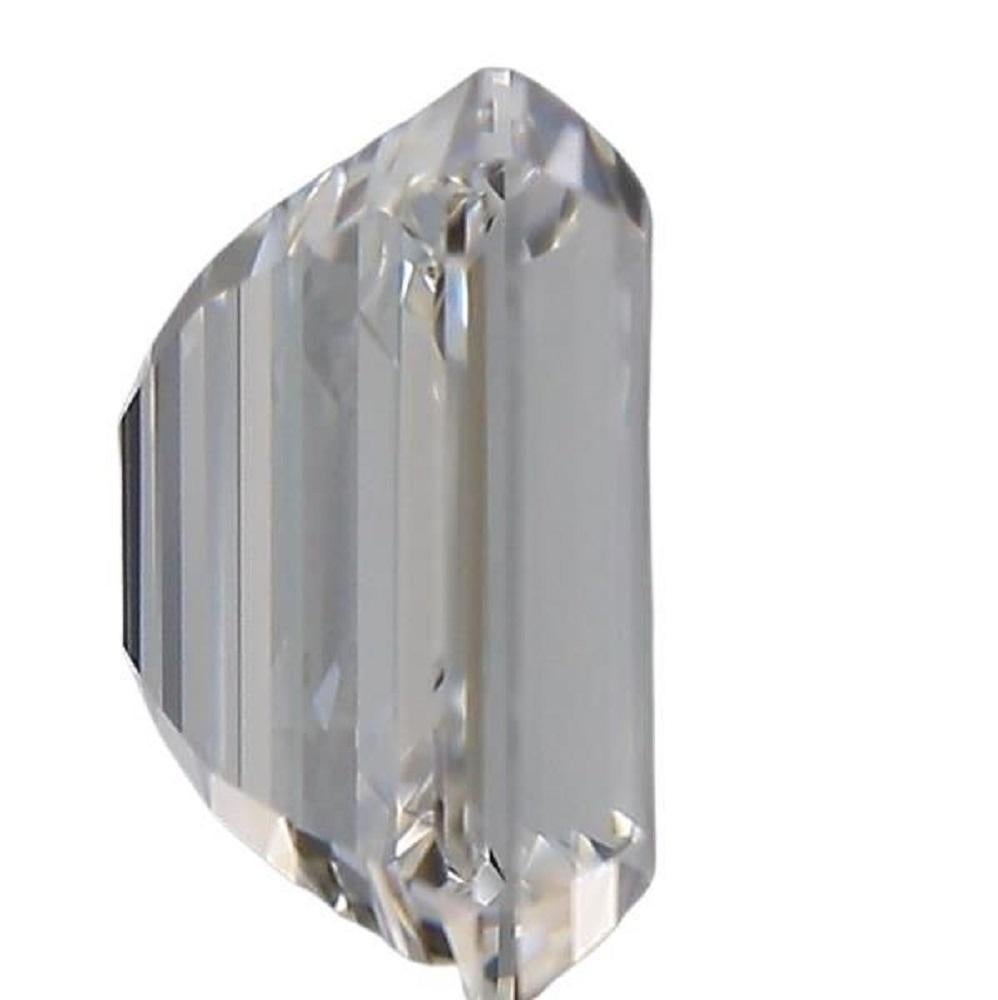 Women's or Men's Sparkling 1 Pc Natural Diamond 0.80 Ct Emerald Cut F VS2 GIA Certificate For Sale