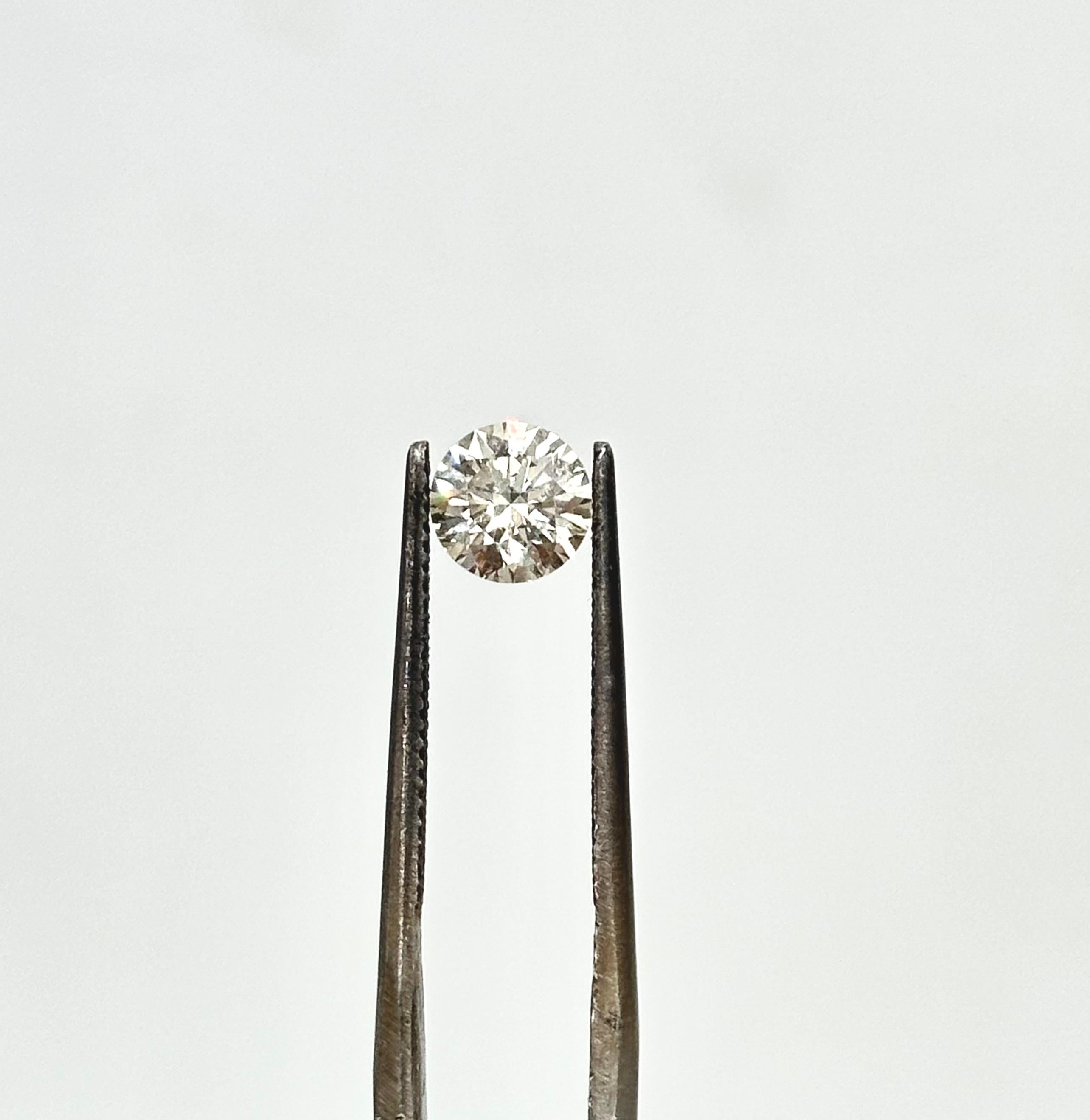Sparkling natural cut round brilliant diamond in a 1.11 carat J VS very good cut. This diamond comes with Lab Certificate.
