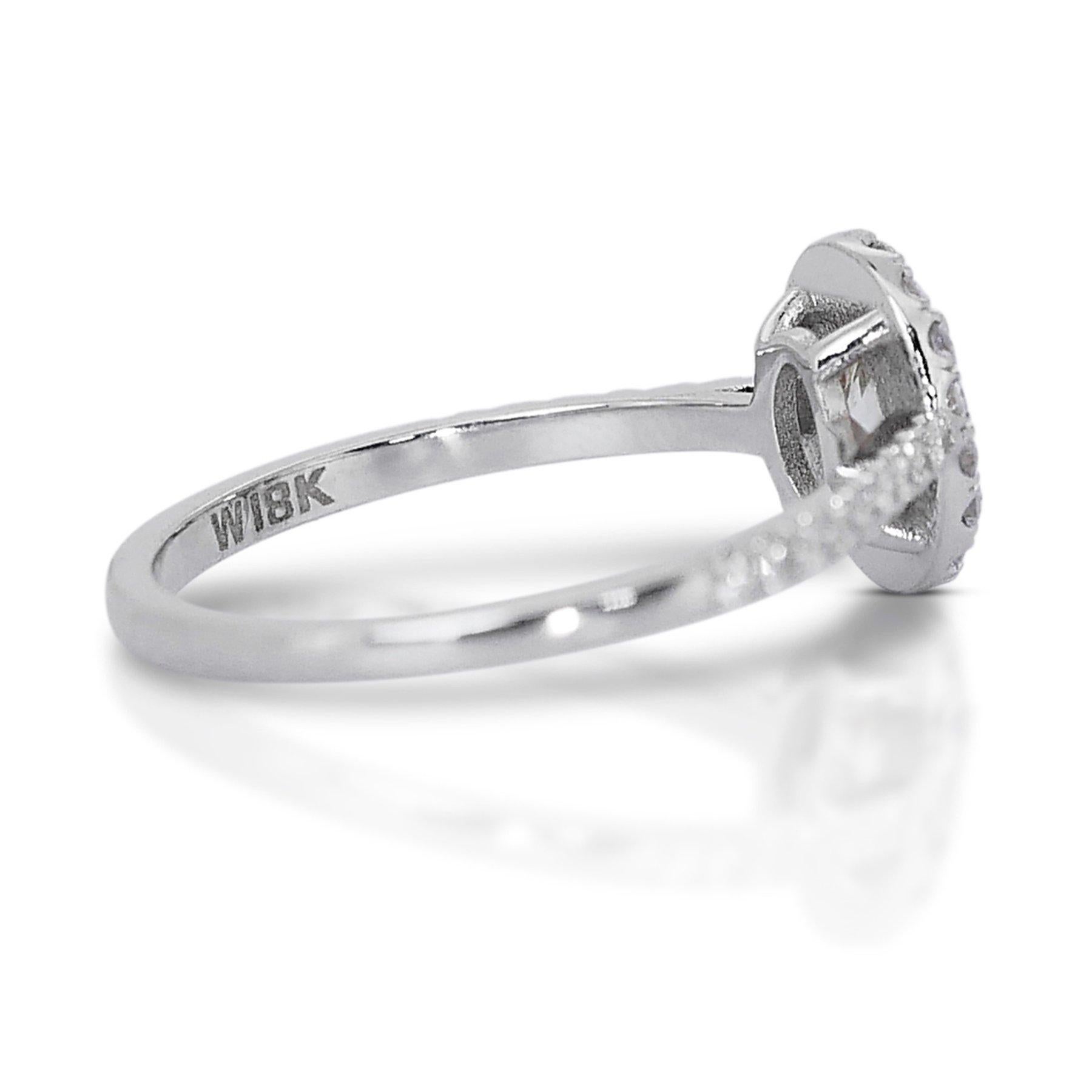 Sparkling 1.00ct Oval Diamond Halo Ring in 18k White Gold - GIA Certified In New Condition In רמת גן, IL