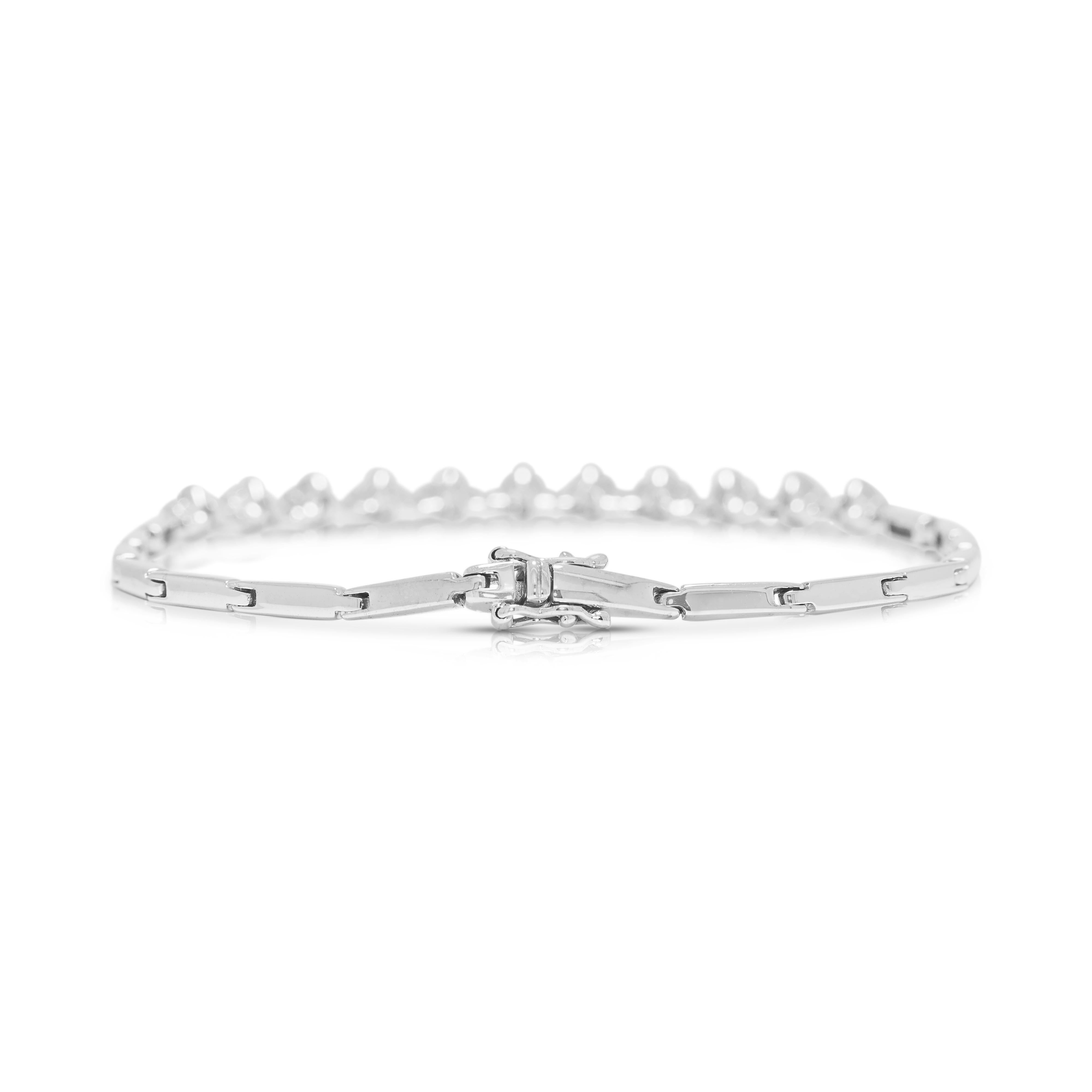 Bracelet en or blanc 18 carats orné d'un diamant naturel de 1,10 ct. en vente 1