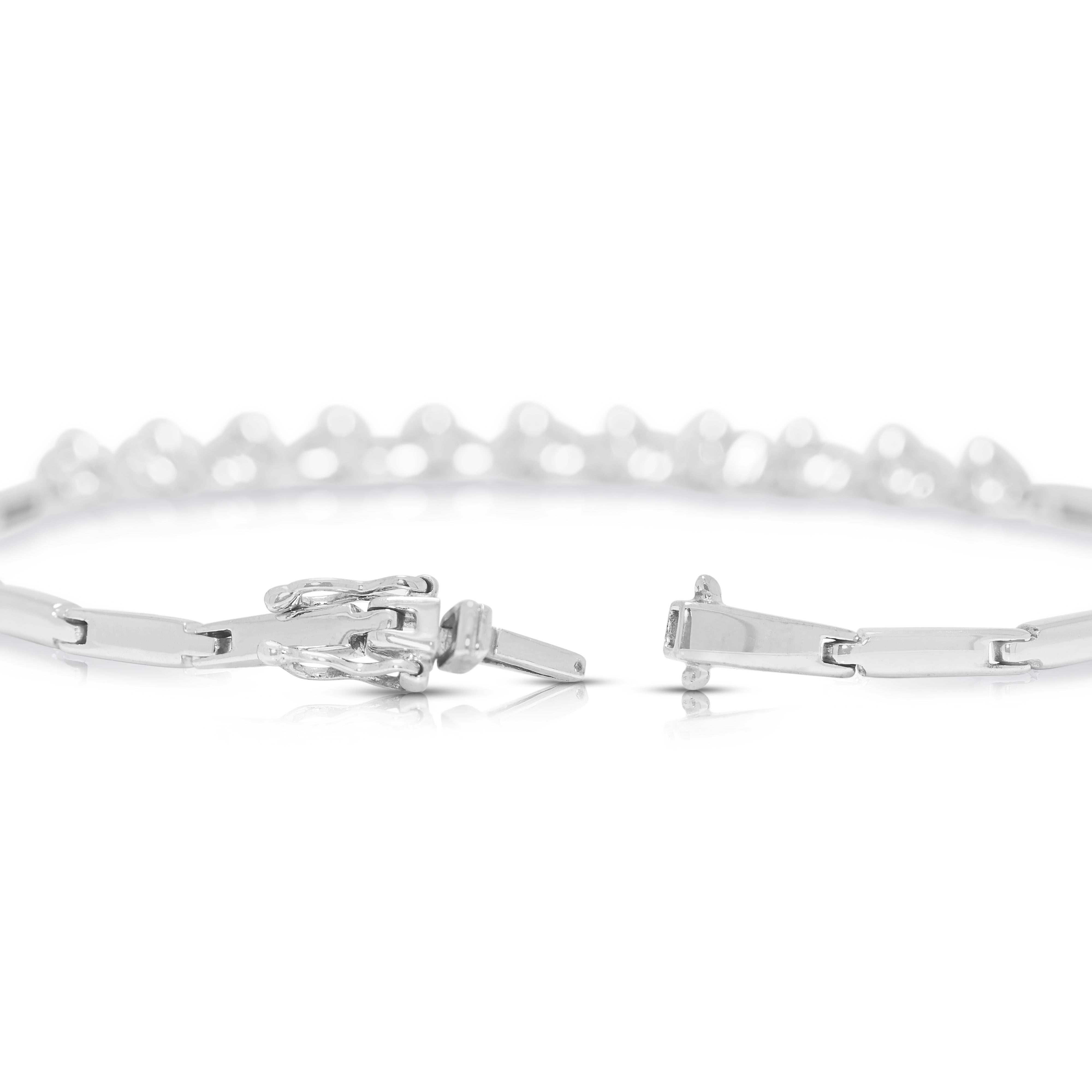Bracelet en or blanc 18 carats orné d'un diamant naturel de 1,10 ct. en vente 2