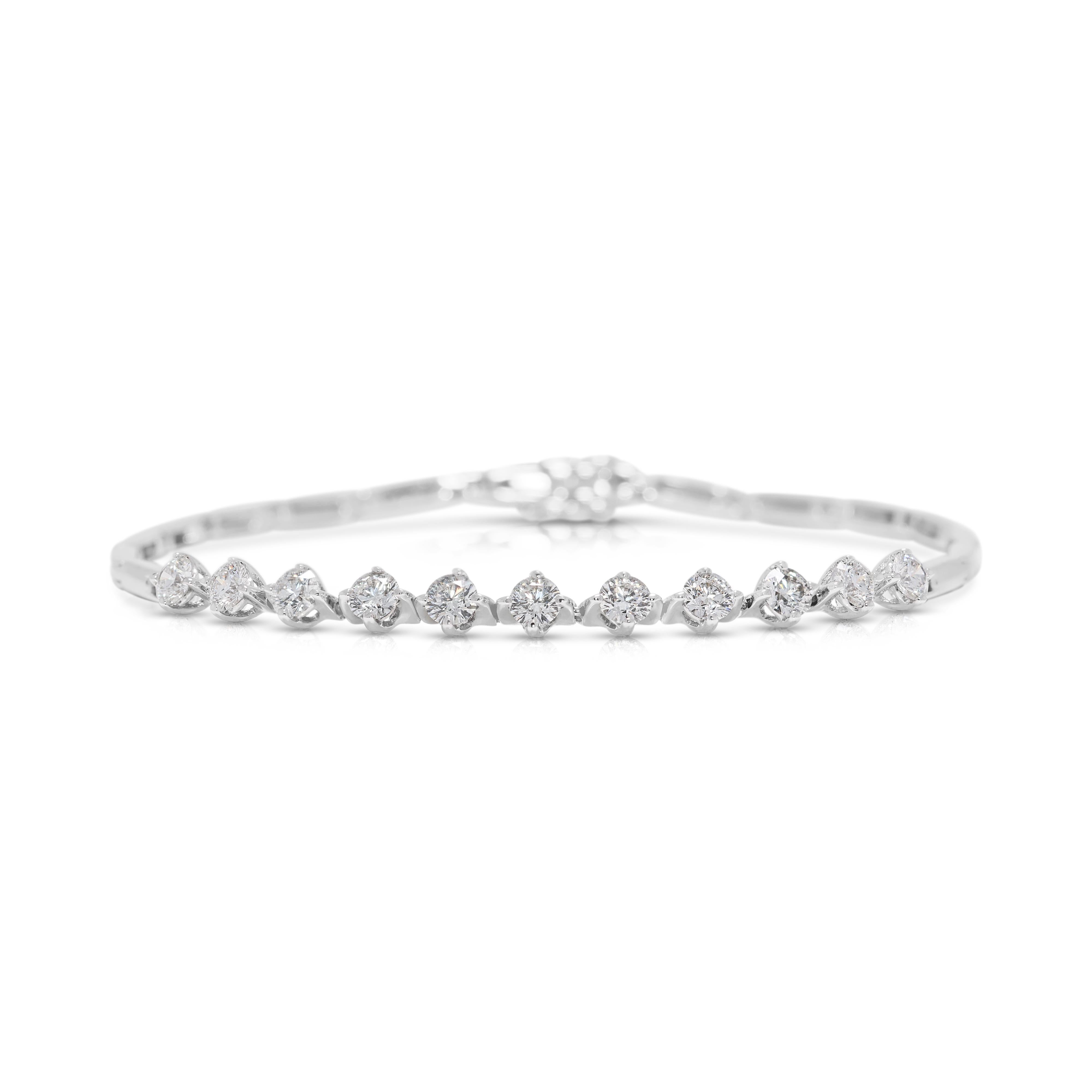 Bracelet en or blanc 18 carats orné d'un diamant naturel de 1,10 ct. en vente