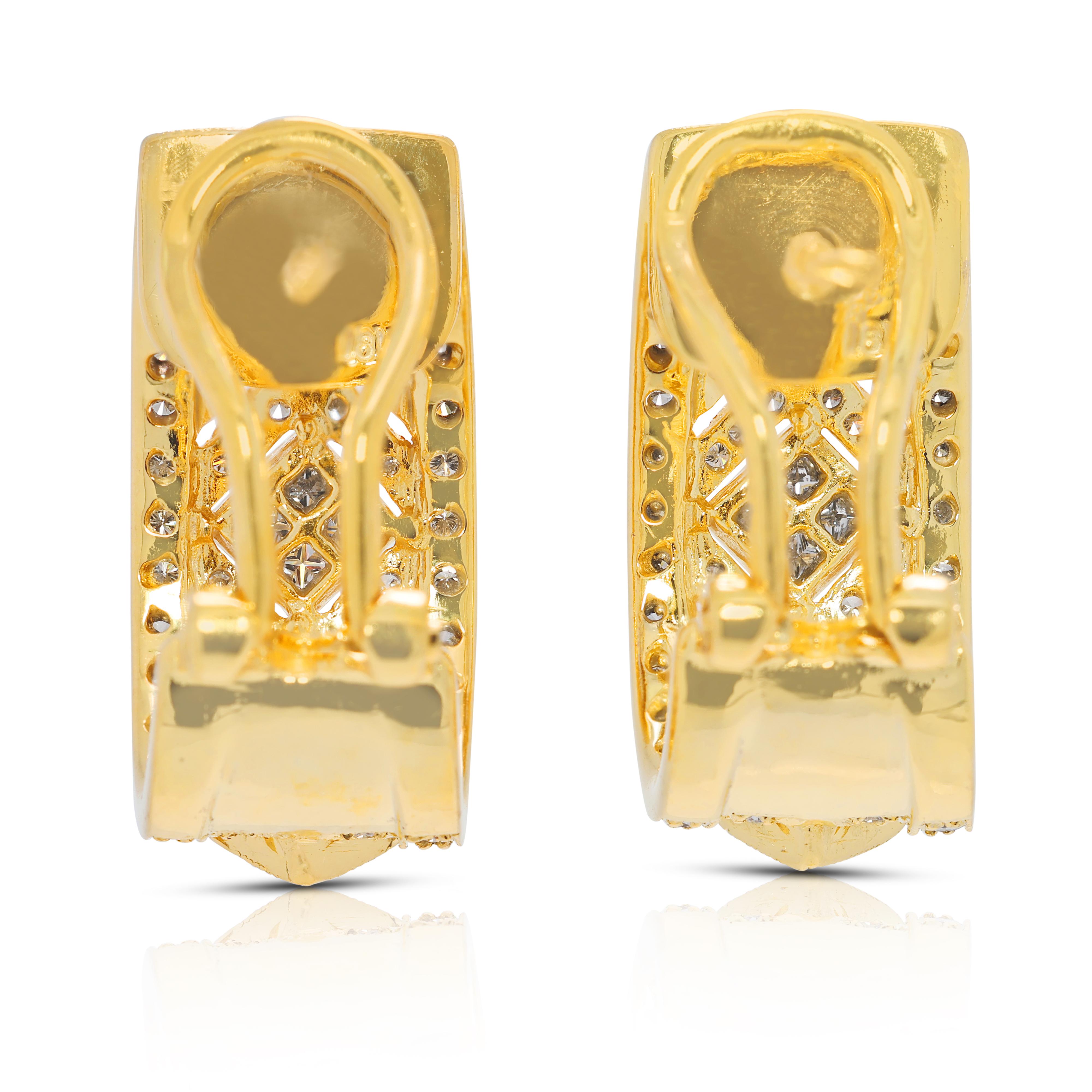 Boucles d'oreilles étincelantes en or jaune 18 carats avec diamant naturel de 1,15 carat en forme de demi-boucle géométrique en vente 2