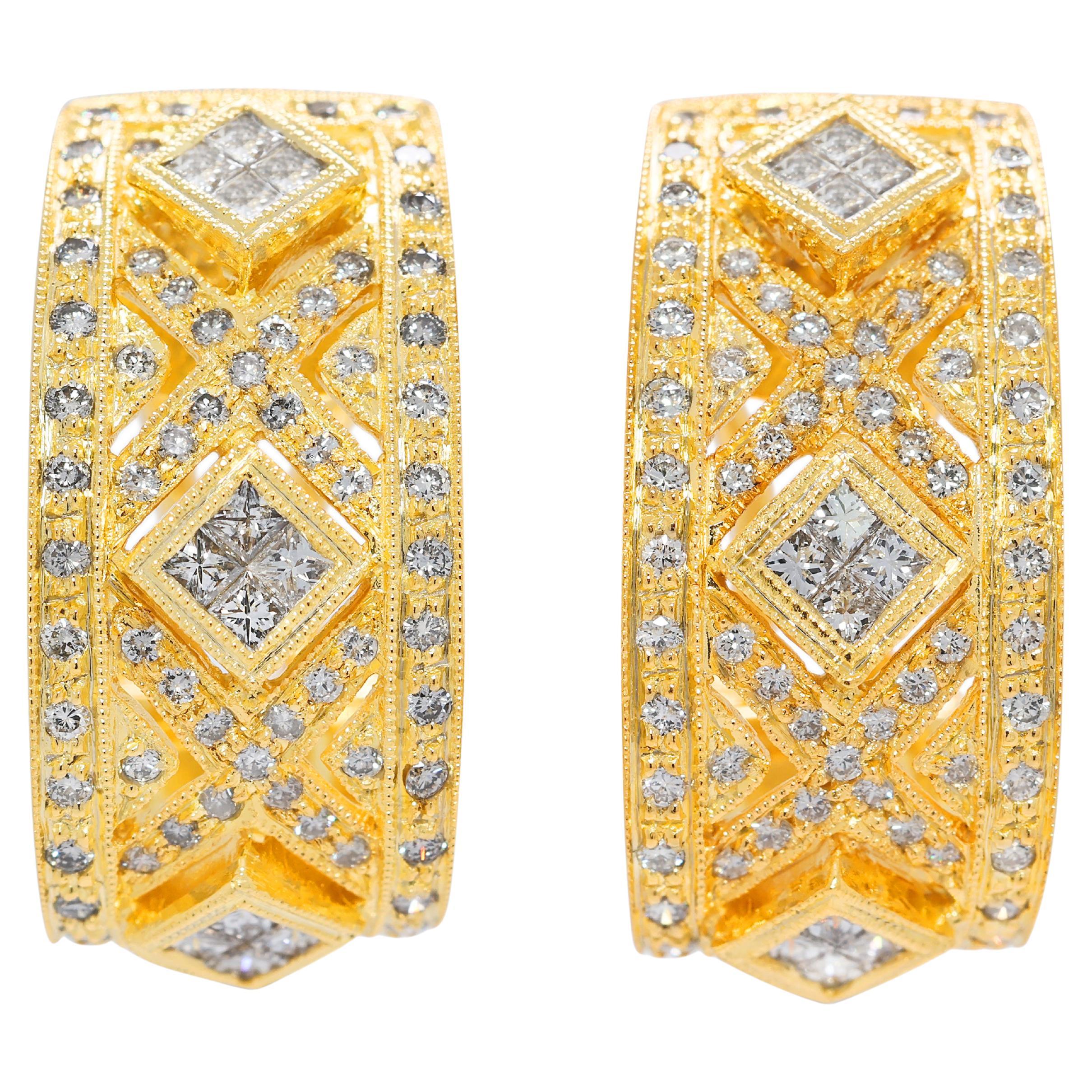 Boucles d'oreilles étincelantes en or jaune 18 carats avec diamant naturel de 1,15 carat en forme de demi-boucle géométrique
