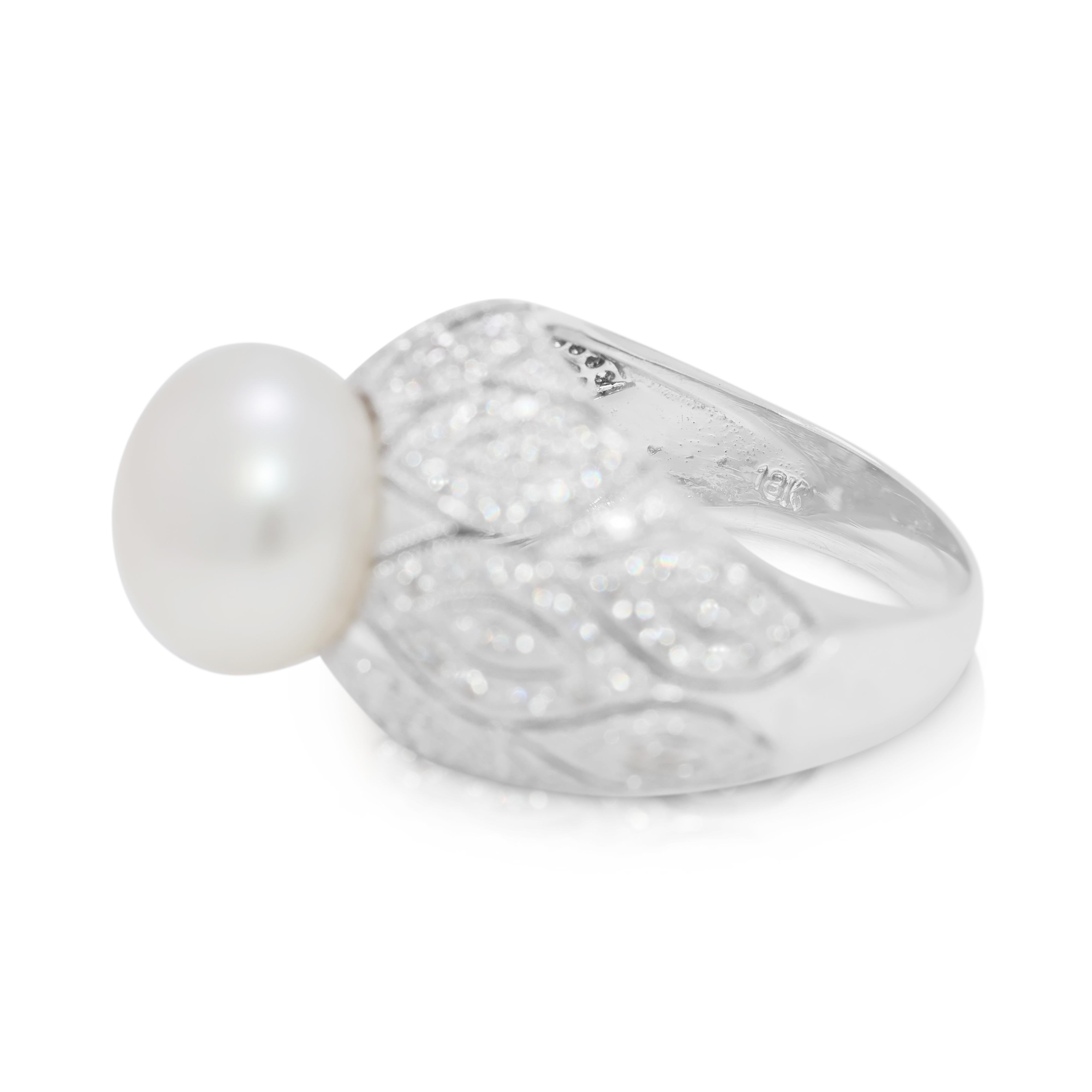 Anello cocktail con perle bianche da 11,6 mm e diamanti da 0,36 carati in oro bianco 18k In condizioni ottime in vendita a רמת גן, IL