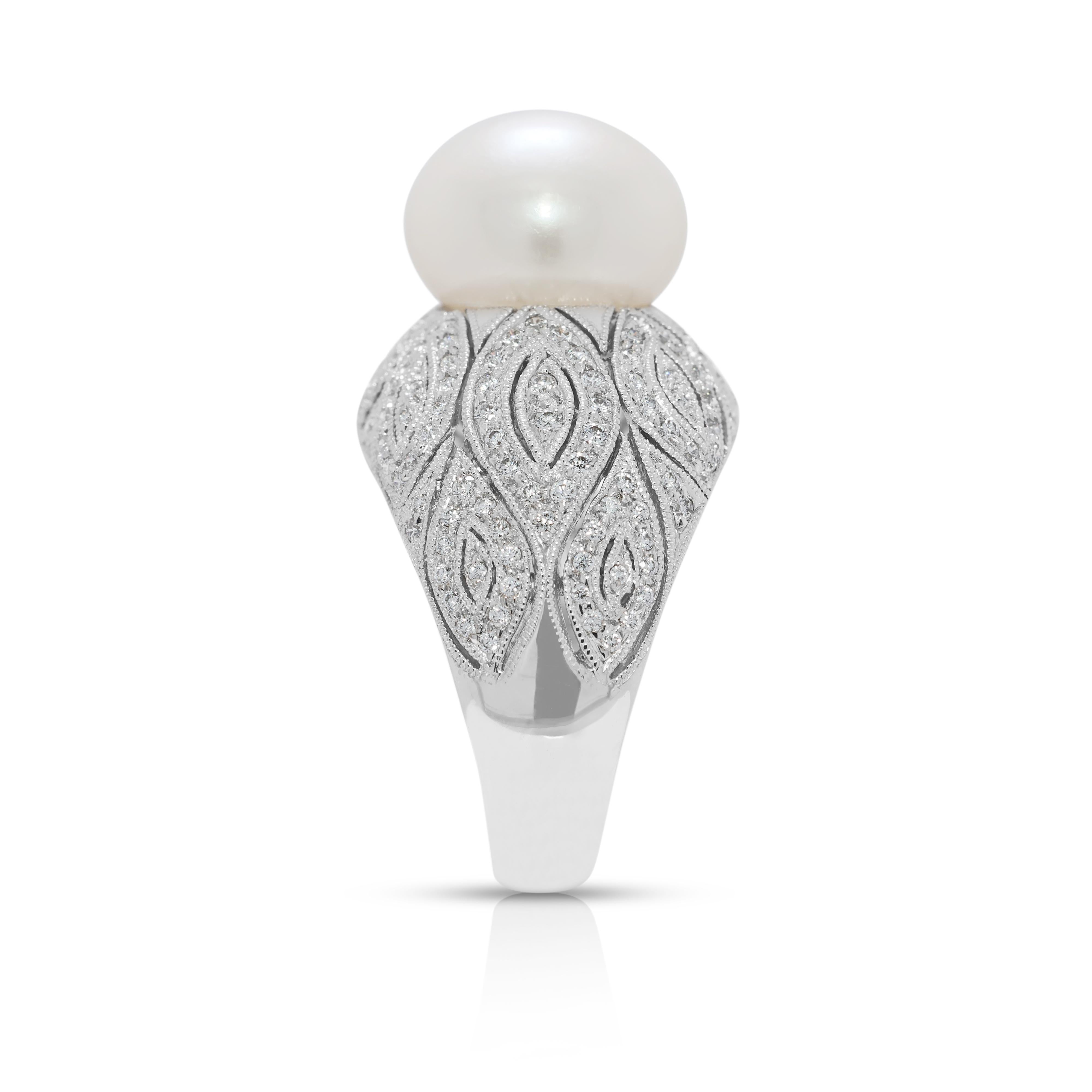 Donna Anello cocktail con perle bianche da 11,6 mm e diamanti da 0,36 carati in oro bianco 18k in vendita