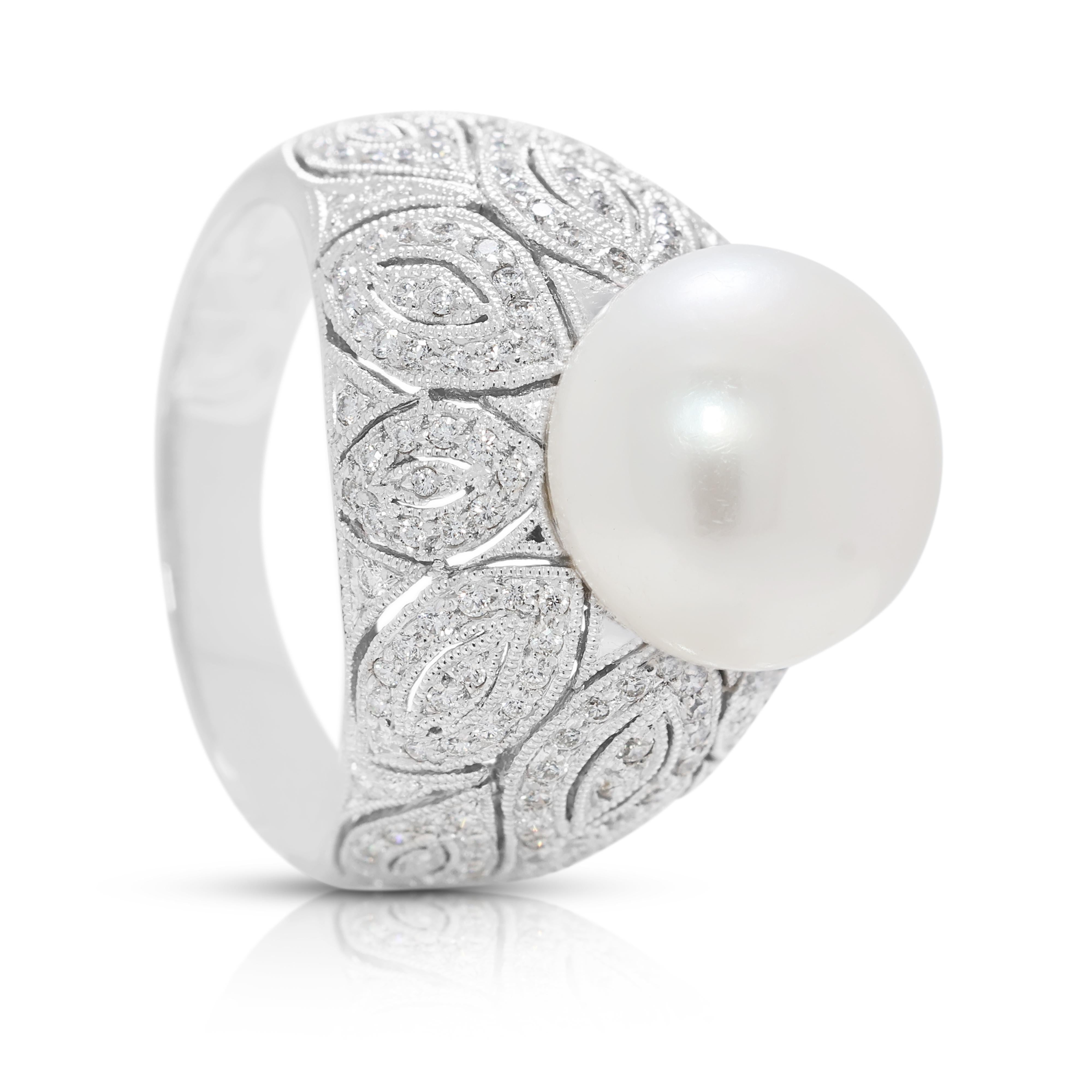 Anello cocktail con perle bianche da 11,6 mm e diamanti da 0,36 carati in oro bianco 18k in vendita 1