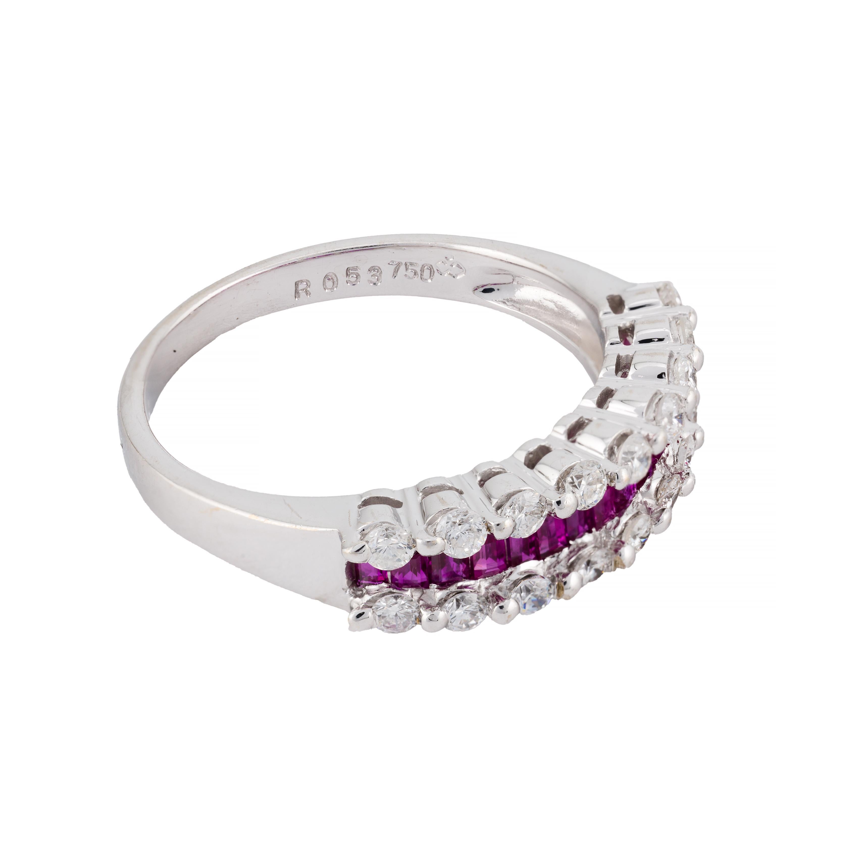 Contemporain Sparkling 1.25ctw Diamond Engagement Ring in 14 Karat Yellow Gold en vente