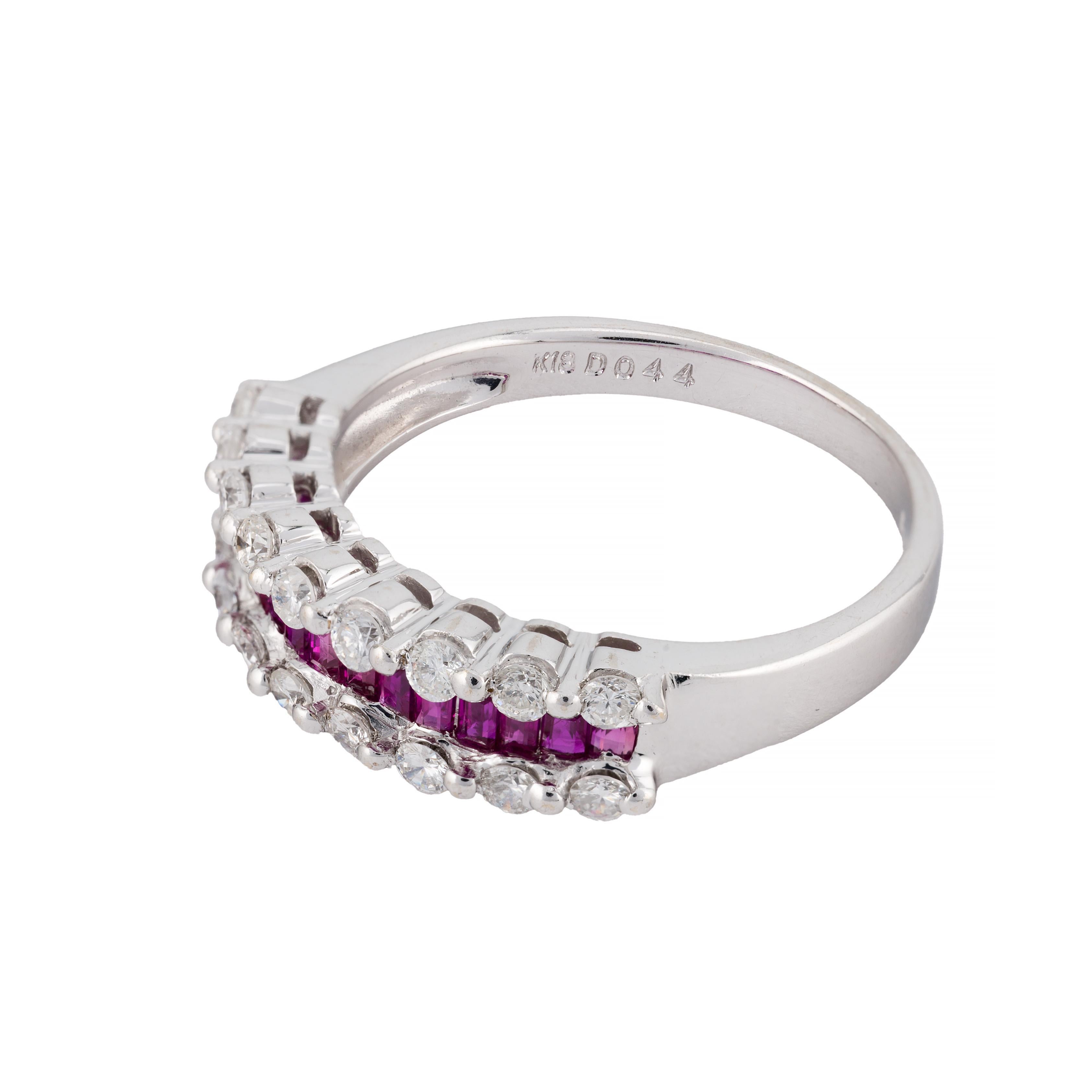 Taille brillant Sparkling 1.25ctw Diamond Engagement Ring in 14 Karat Yellow Gold en vente