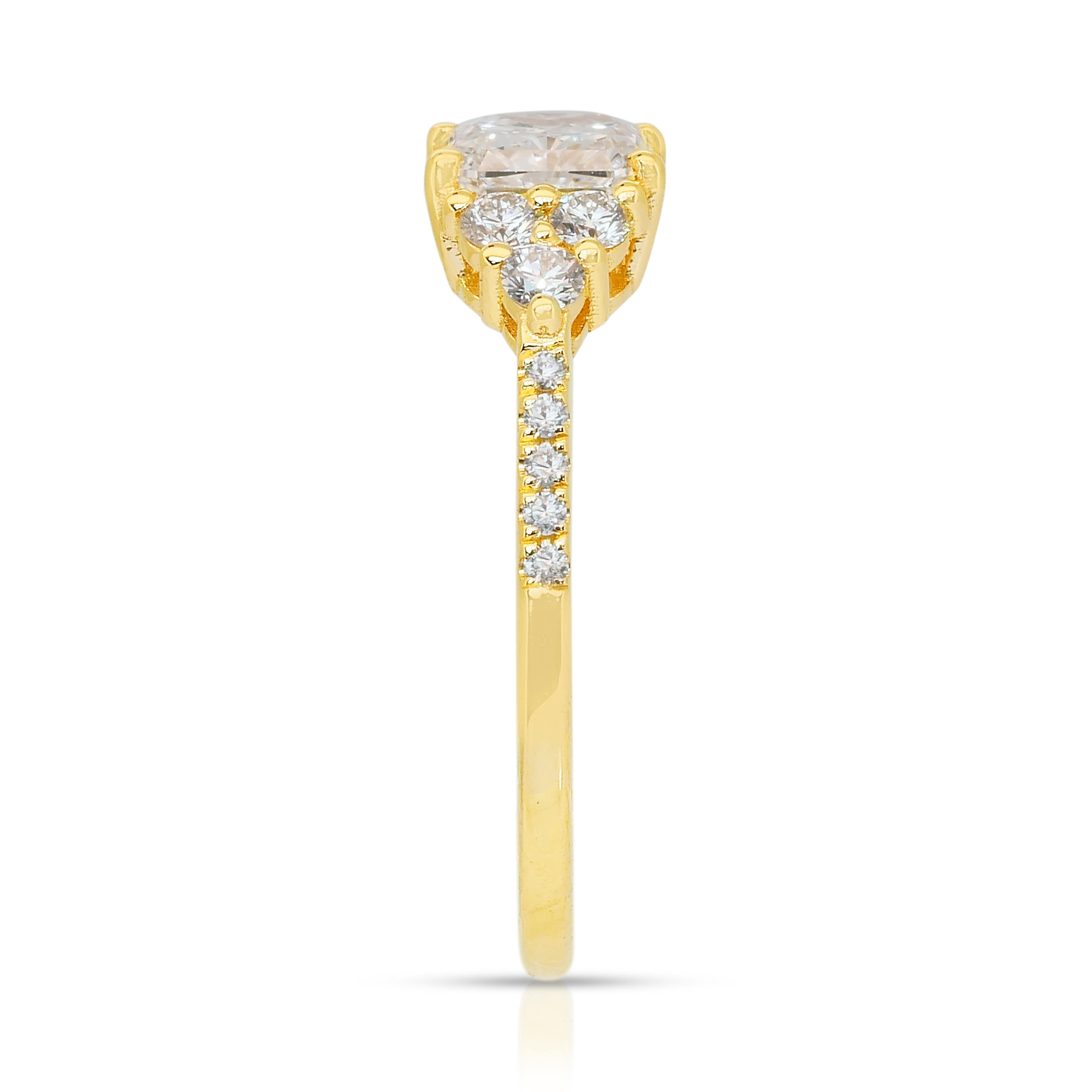 Bague en or jaune 18k avec 1.36ct de diamants - IGI Certified en vente 2
