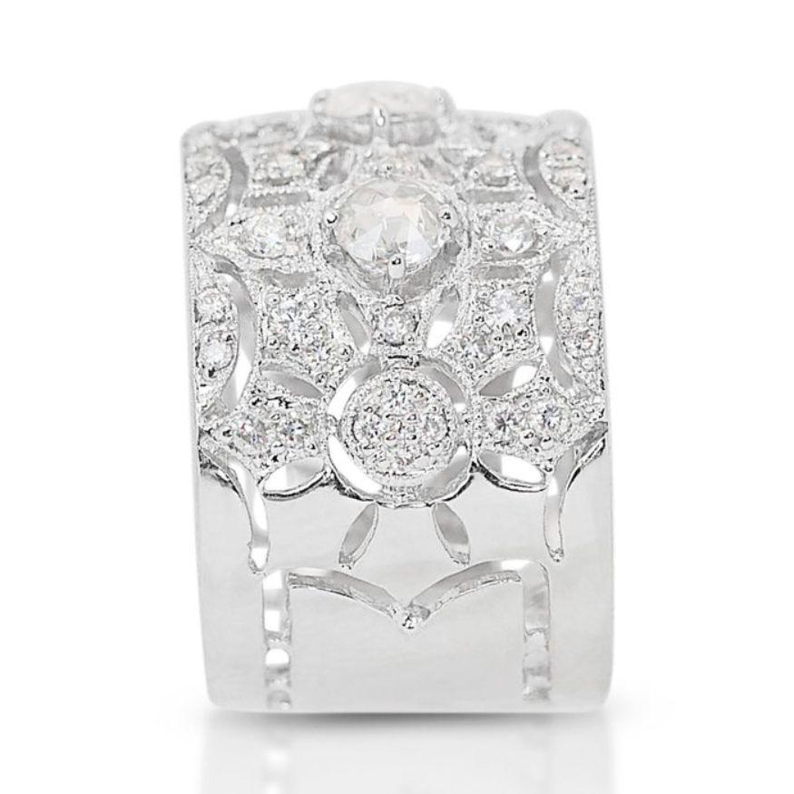 Sparkling 1.39 Carat Antique style Diamond Ring in 18K White Gold For Sale 1