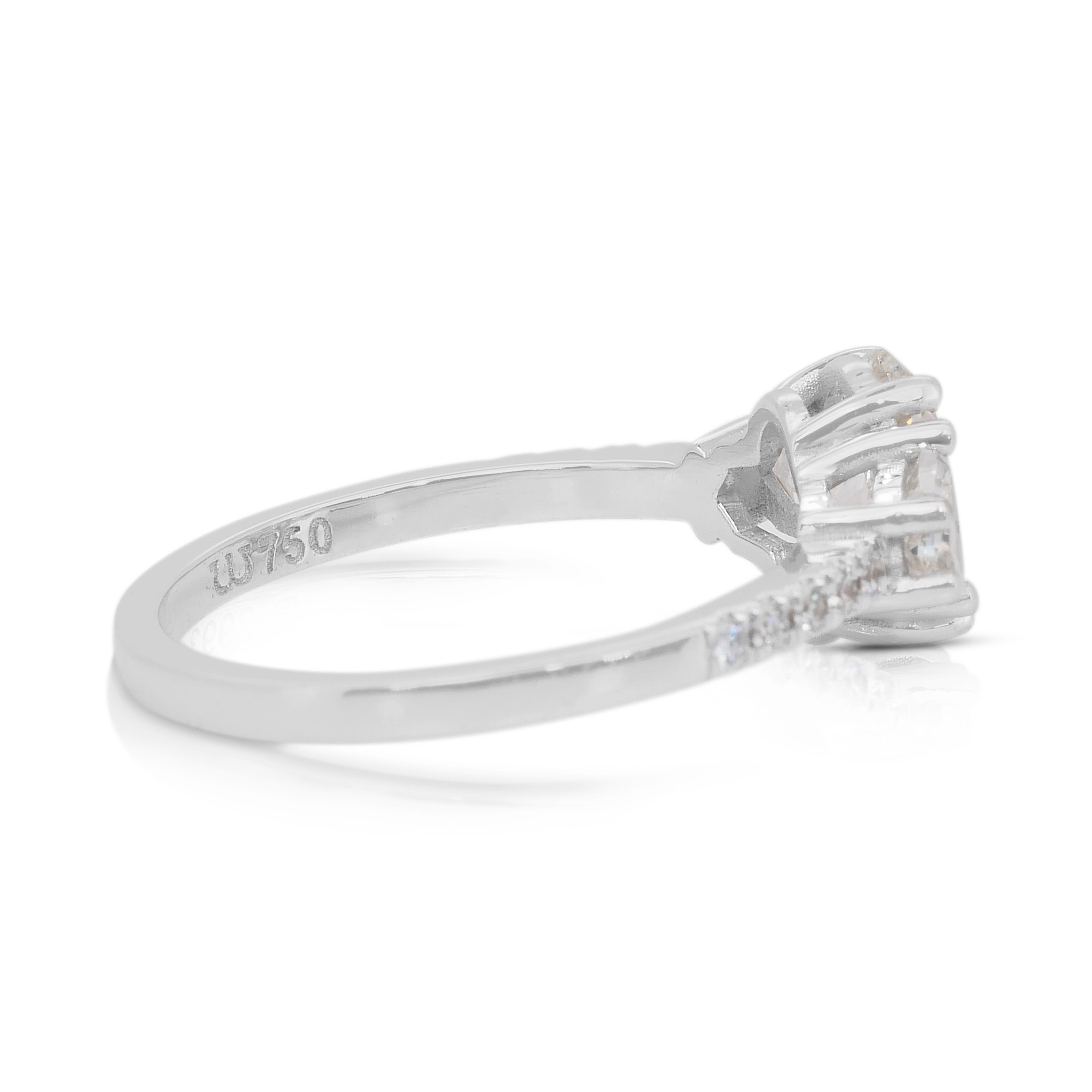 Funkelnde 1,49ct Diamanten 3-Stein-Ring in 18k Weißgold - IGI zertifiziert im Zustand „Neu“ im Angebot in רמת גן, IL