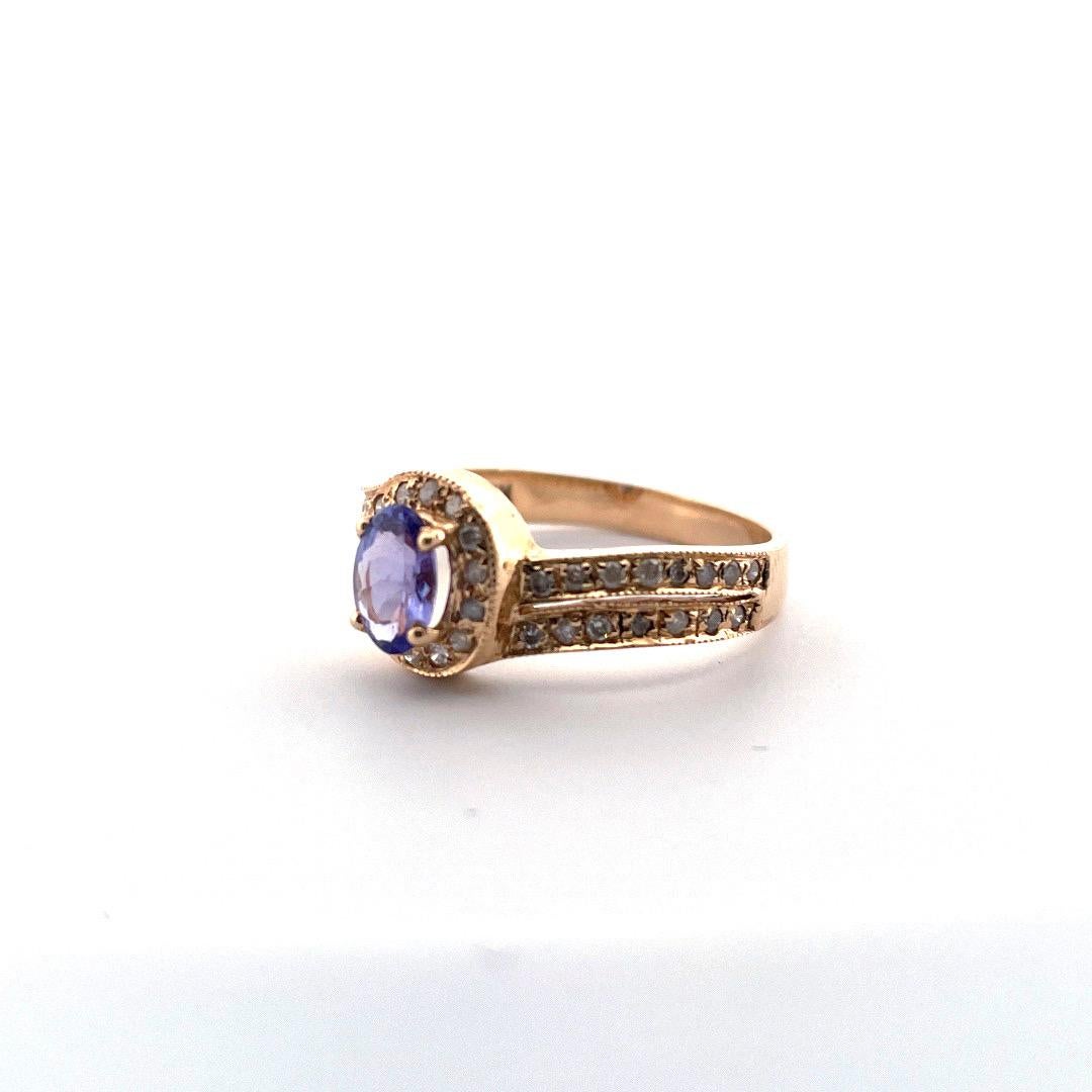 Sparkling 14k Yellow Gold Tanzanite and Diamond Ring In New Condition For Sale In New York, NY