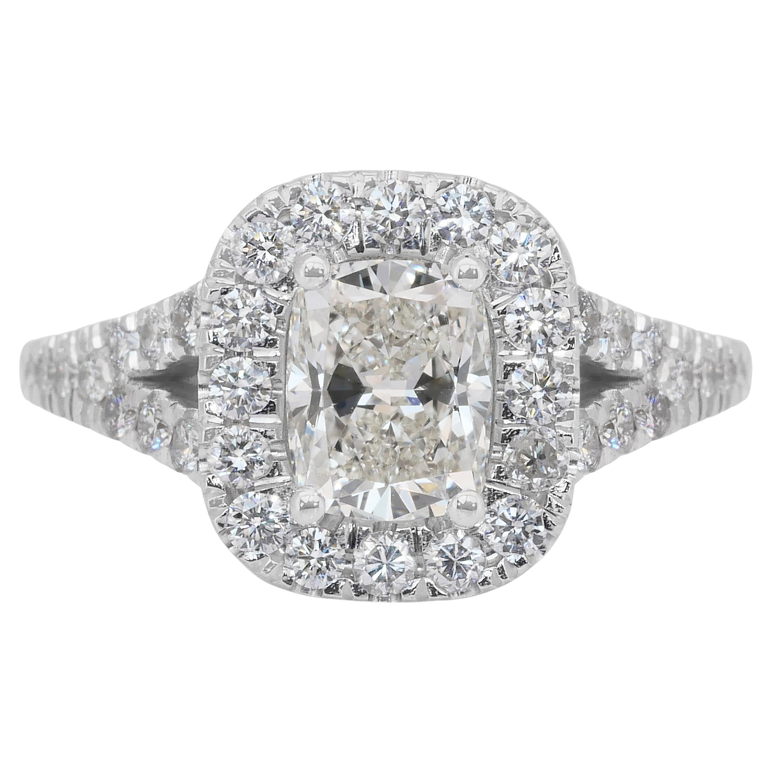 Funkelnder 1,52ct Diamanten Halo Ring in 18k Weißgold - IGI zertifiziert im Angebot