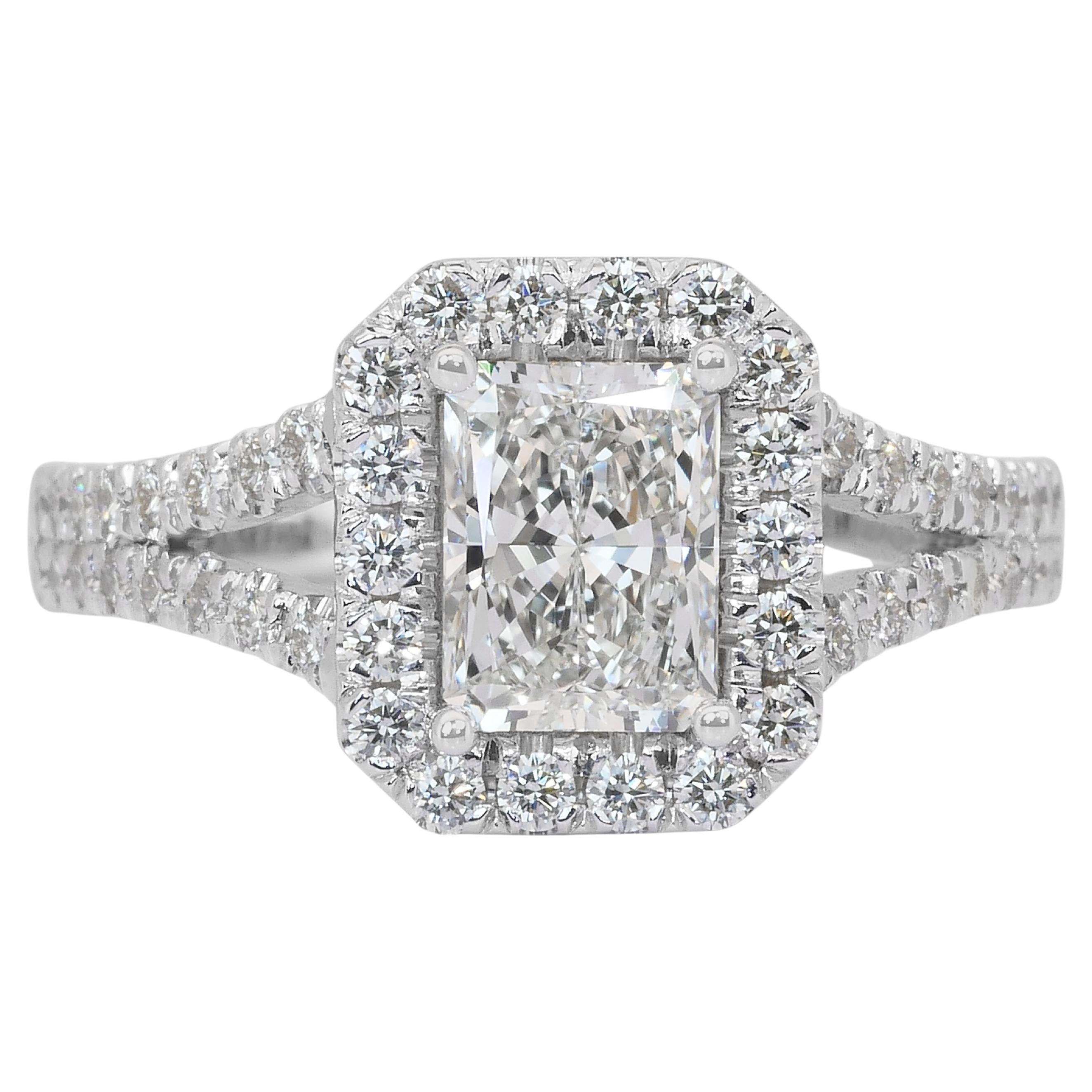 Sparkling 1.57ct Diamonds Halo Ring in 18k White Gold - IGI Certified