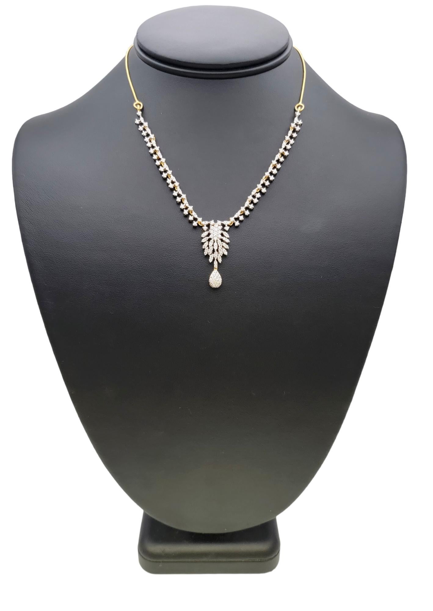 Sparkling 159 Diamond Y Drop Choker Necklace in 18 Karat Yellow Gold For Sale 7