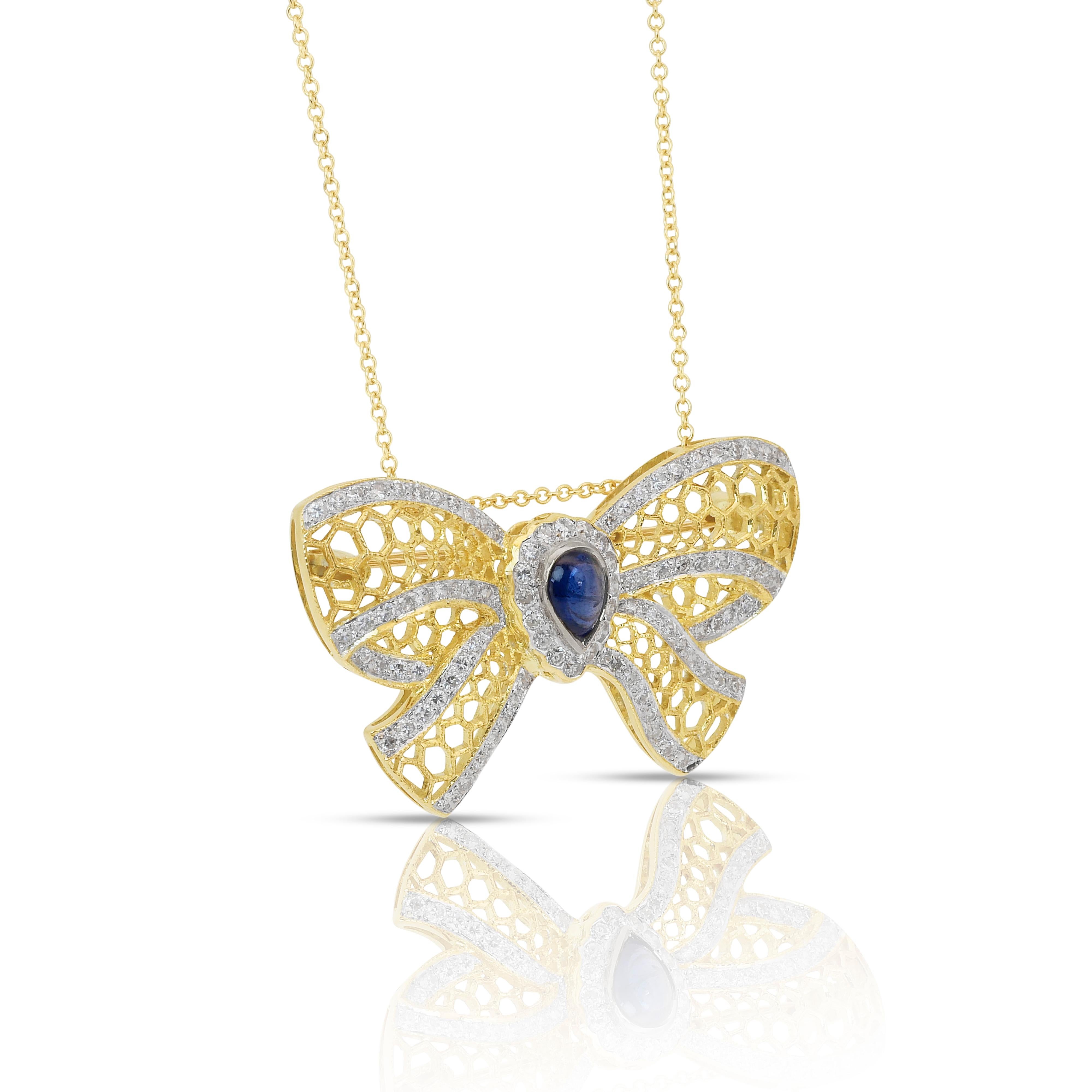 Scintillante collana di zaffiri e diamanti da 1,78 carati con ciondolo a forma di nastro in oro giallo 18 carati - Certificato IGI

Questa splendida collana presenta un delicato ciondolo a forma di nastro in luminoso oro giallo 18 carati. Al centro