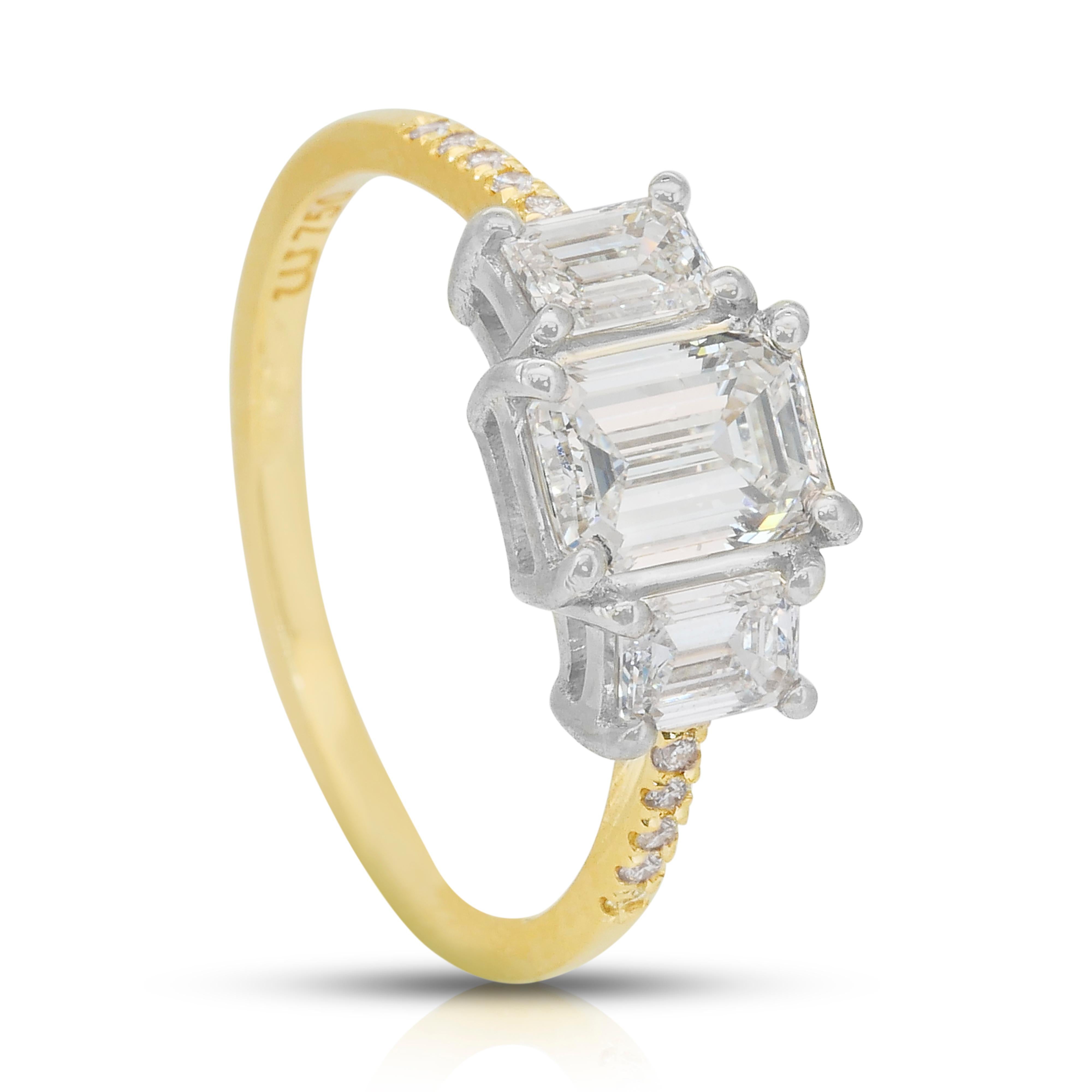 Sparkling 1.89ct Diamonds 3-Stone Ring in 18k White & Yellow Gold -IGI Certified For Sale 2