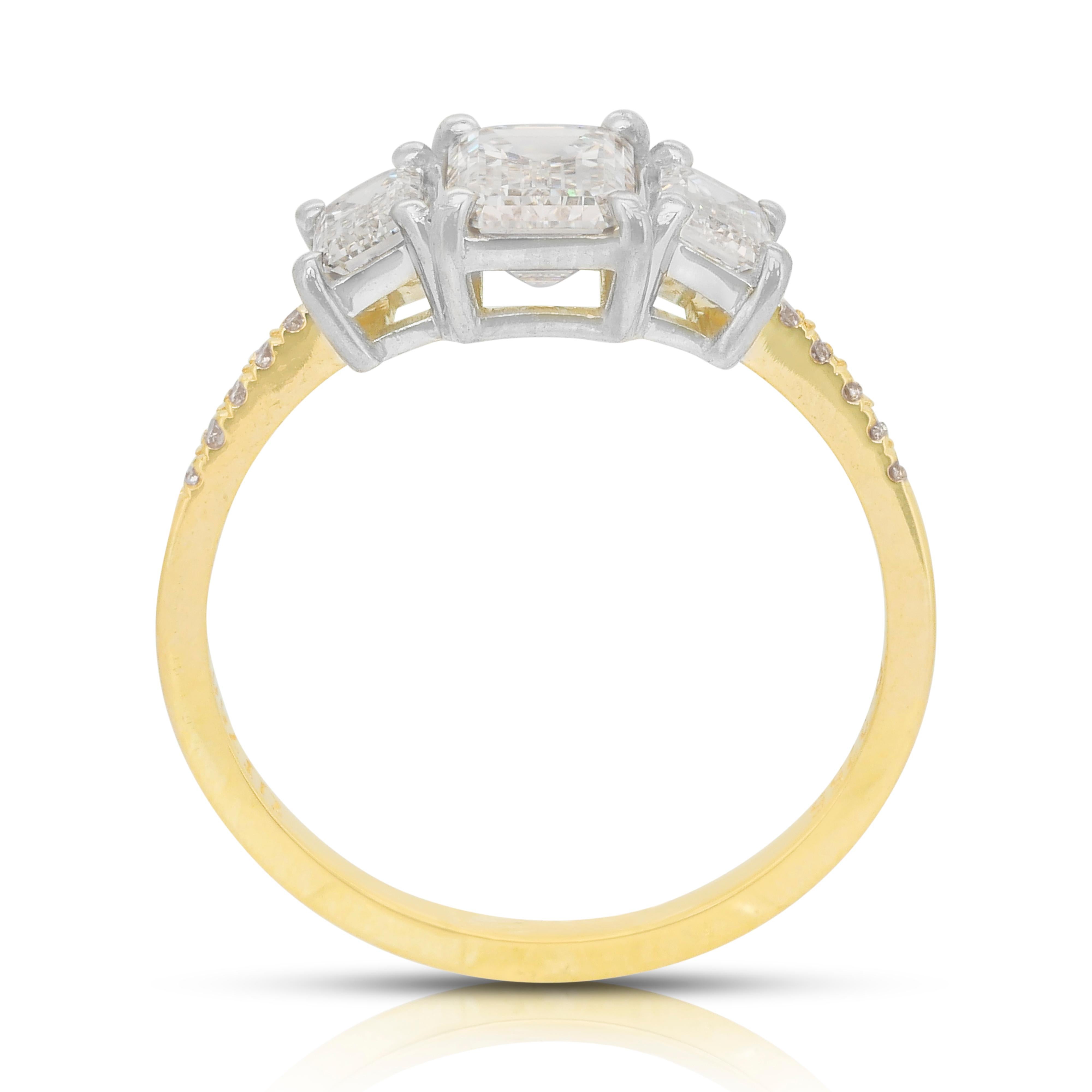 Sparkling 1.89ct Diamonds 3-Stone Ring in 18k White & Yellow Gold -IGI Certified For Sale 3